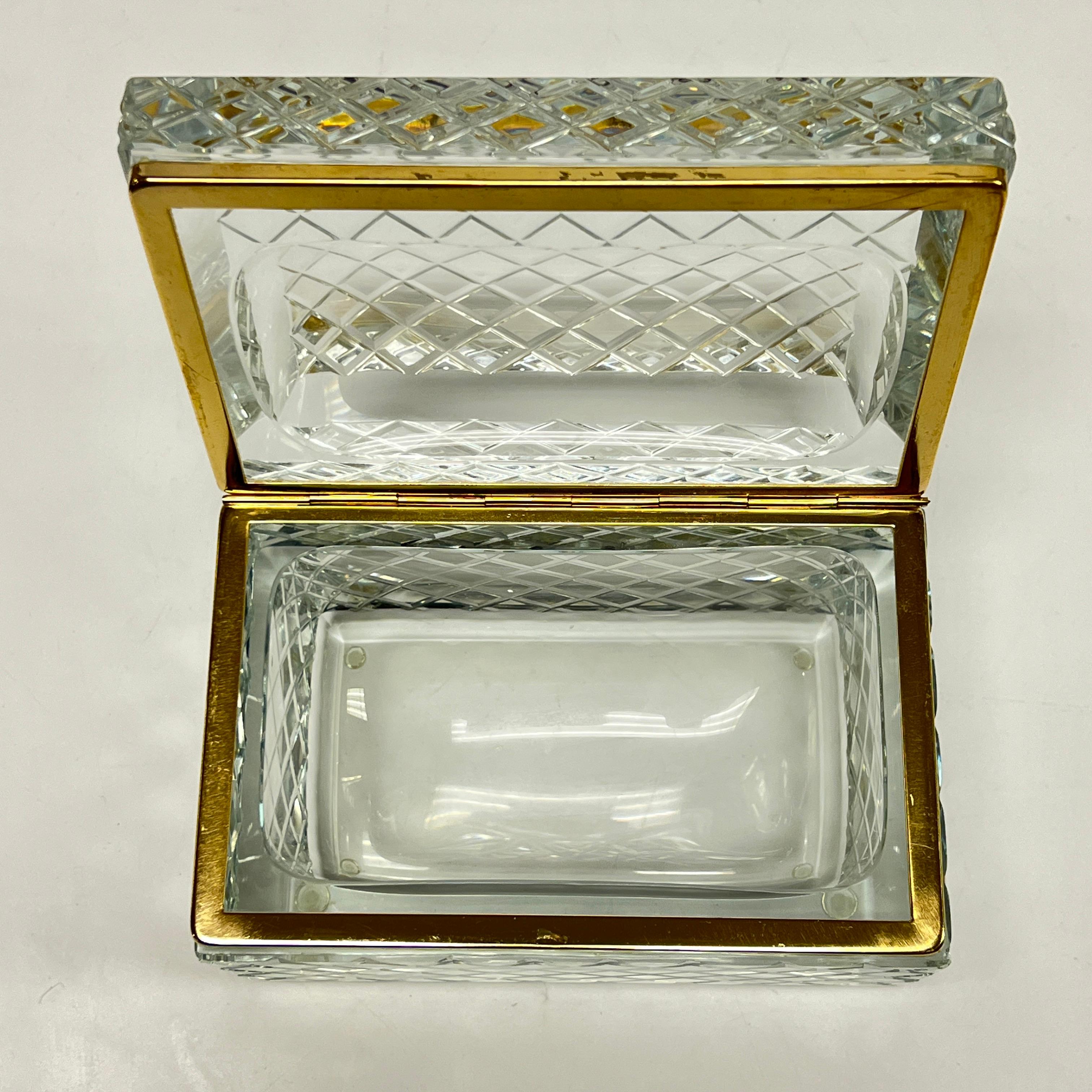 Antiguo Cofre / Caja de Cristal y Latón Dorado en venta 7