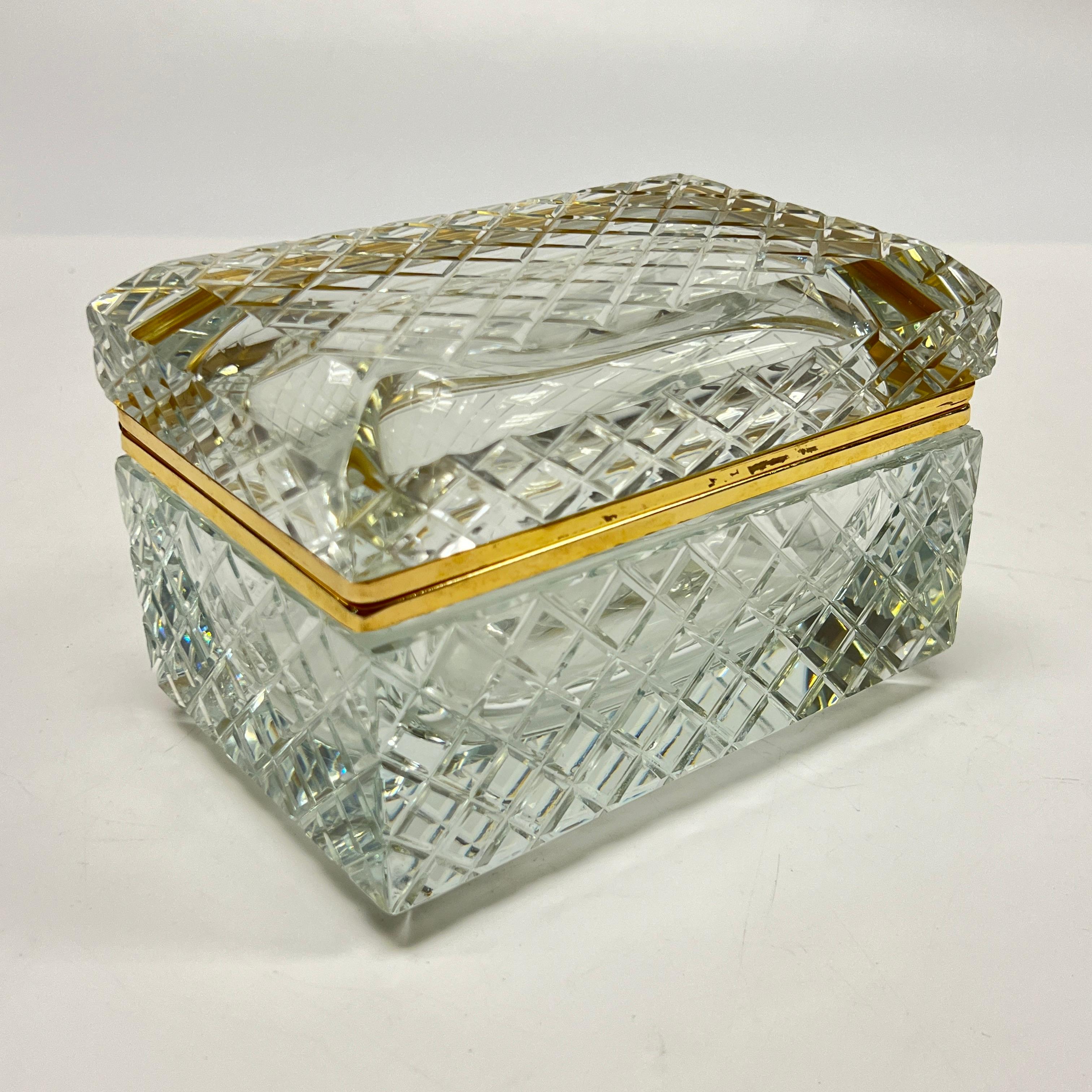 Antiguo Cofre / Caja de Cristal y Latón Dorado en venta 14