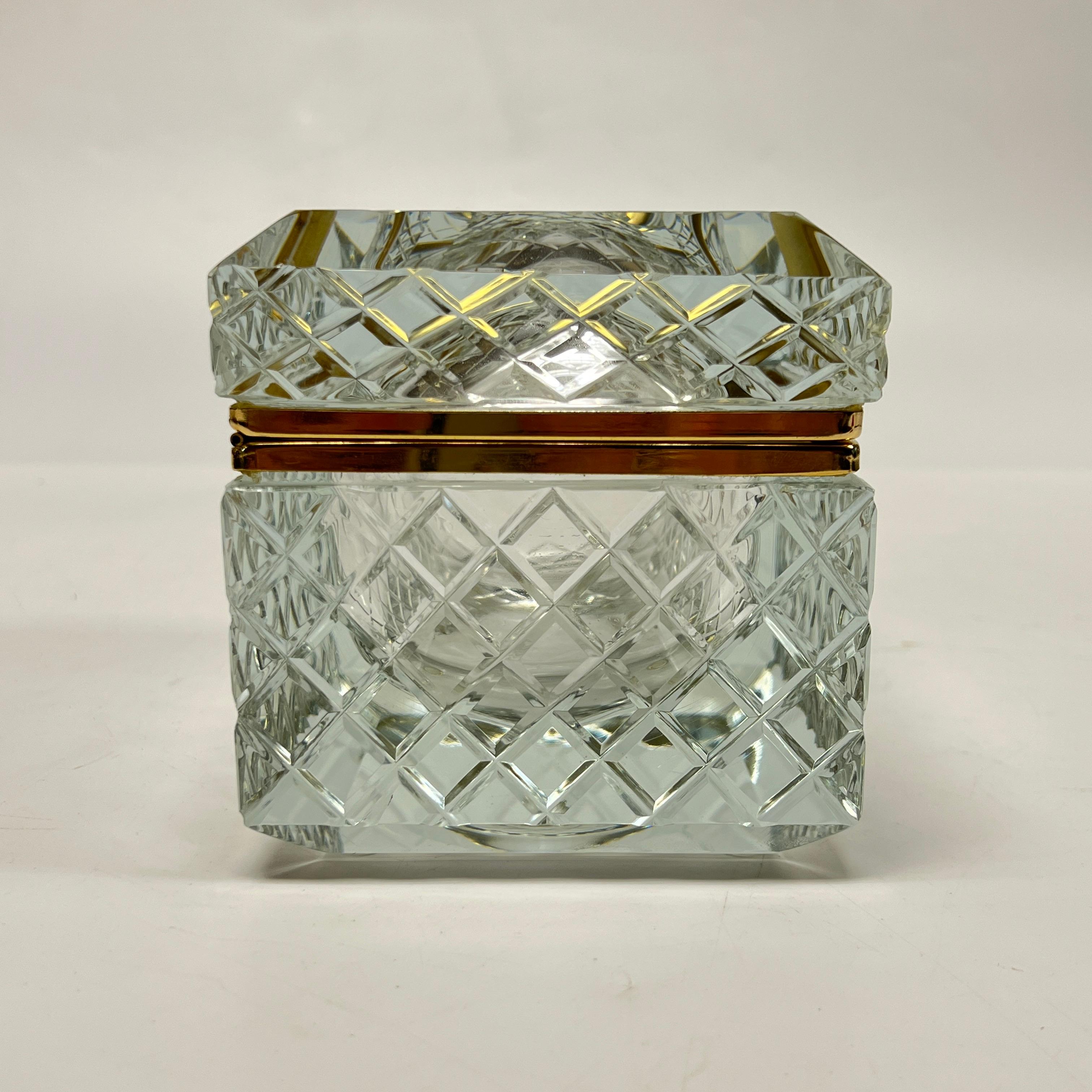 Antiguo Cofre / Caja de Cristal y Latón Dorado siglo XX en venta