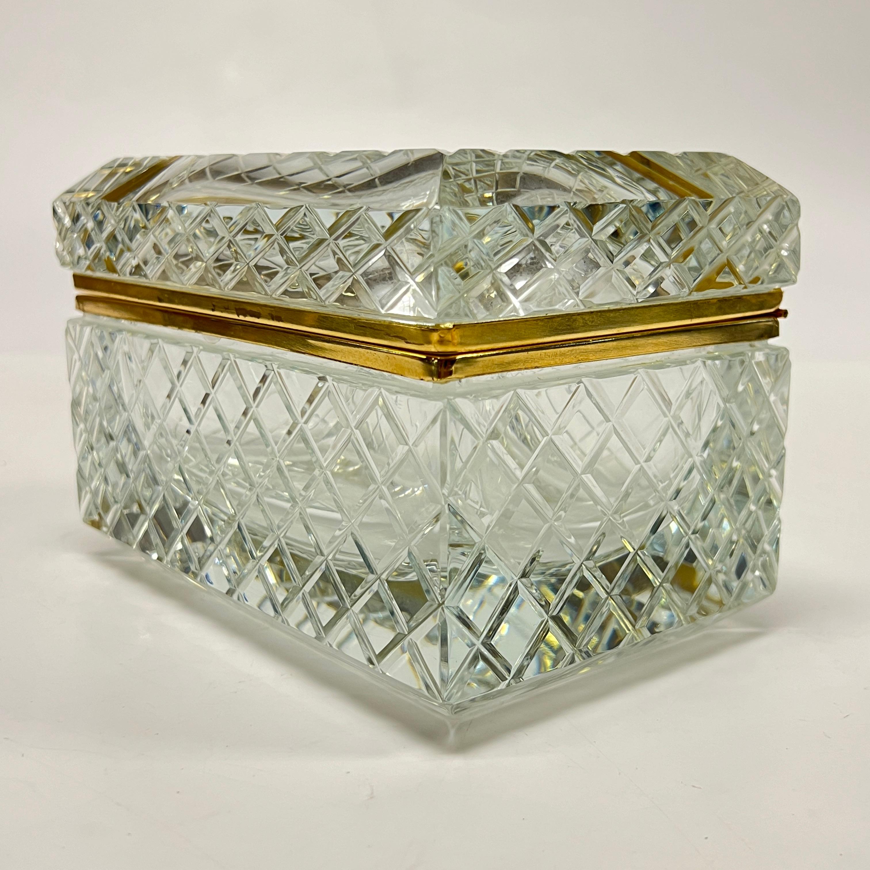 Antiguo Cofre / Caja de Cristal y Latón Dorado en venta 2