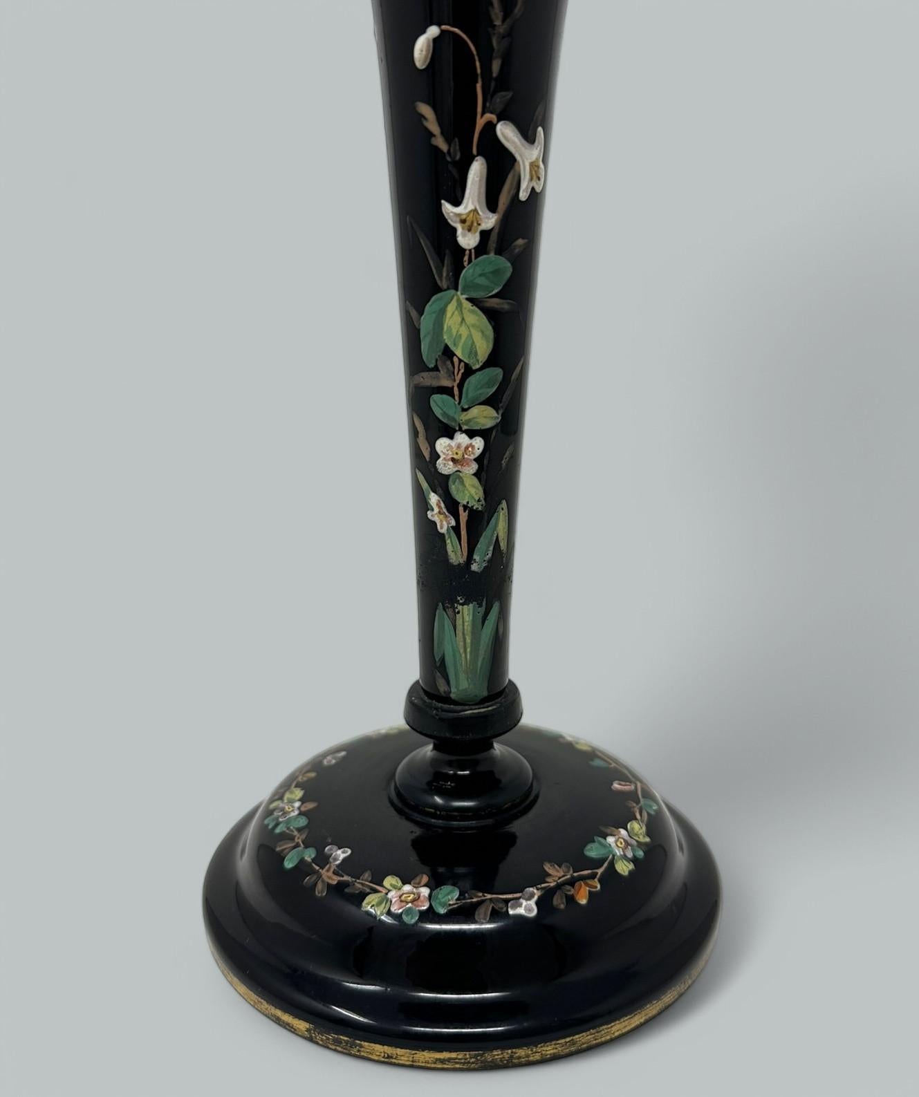 Antico vaso portacandele in cristallo di Boemia con smalto dorato nero In condizioni buone in vendita a Dublin, Ireland