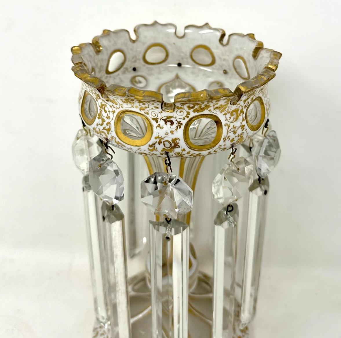 Antike böhmische Kerzenständer-Vase aus Kristall und cremefarbener, vergoldeter Emaille (Handgefertigt) im Angebot
