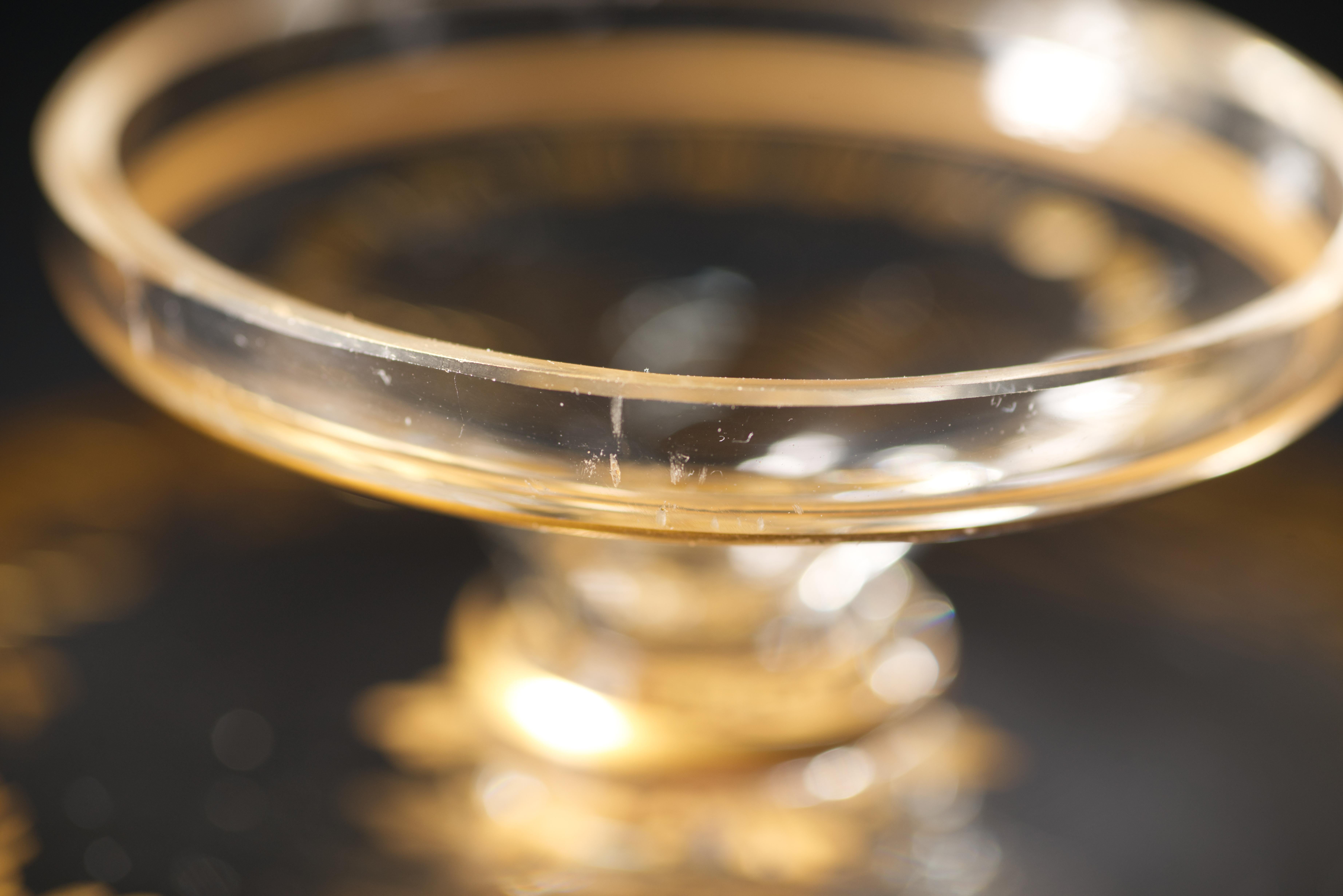 Antiguo Cuenco con Pie Tazza Tallado en Cristal Dorado, attrb a Josephinenhutte en venta 5