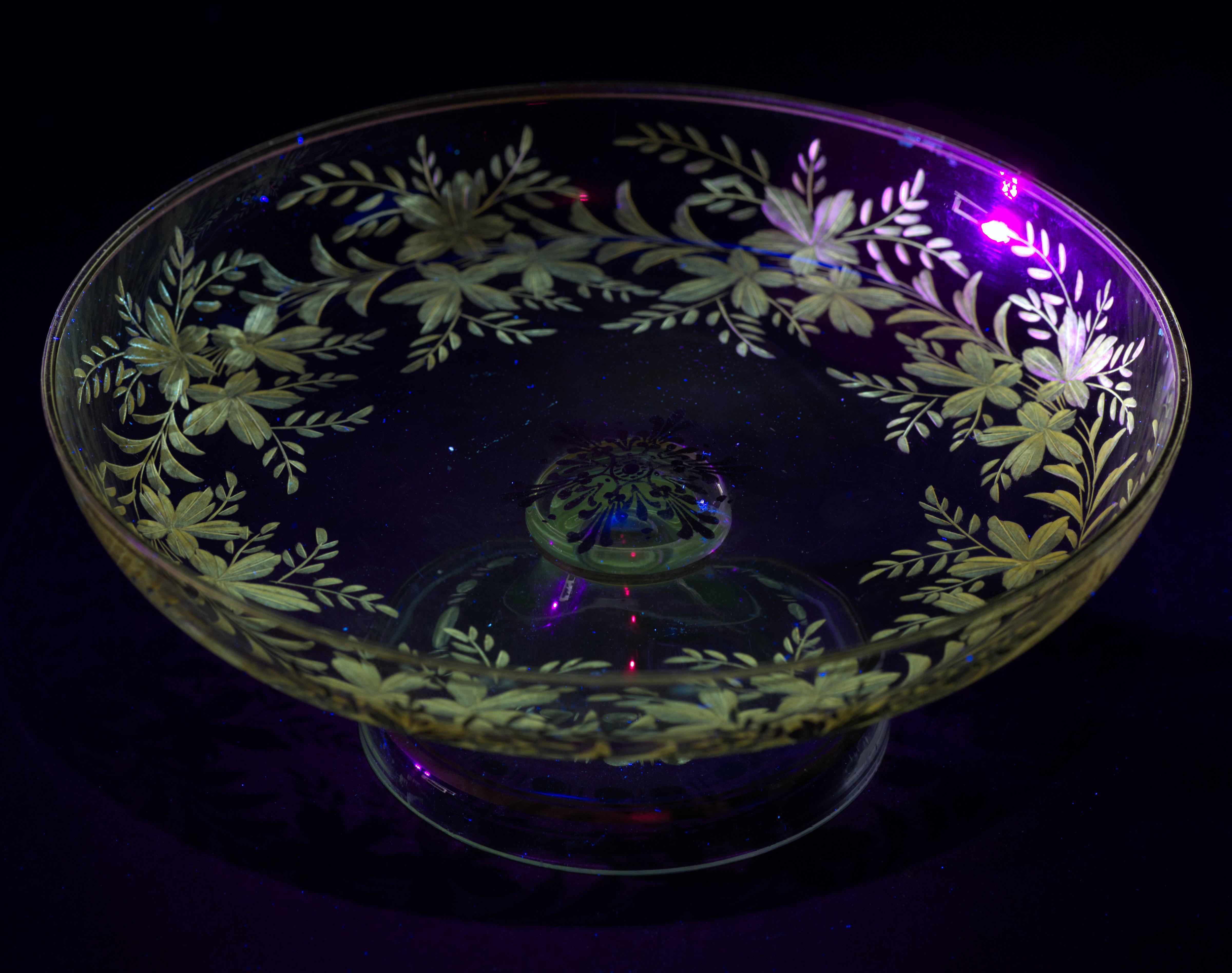 Antiguo Cuenco con Pie Tazza Tallado en Cristal Dorado, attrb a Josephinenhutte en venta 6