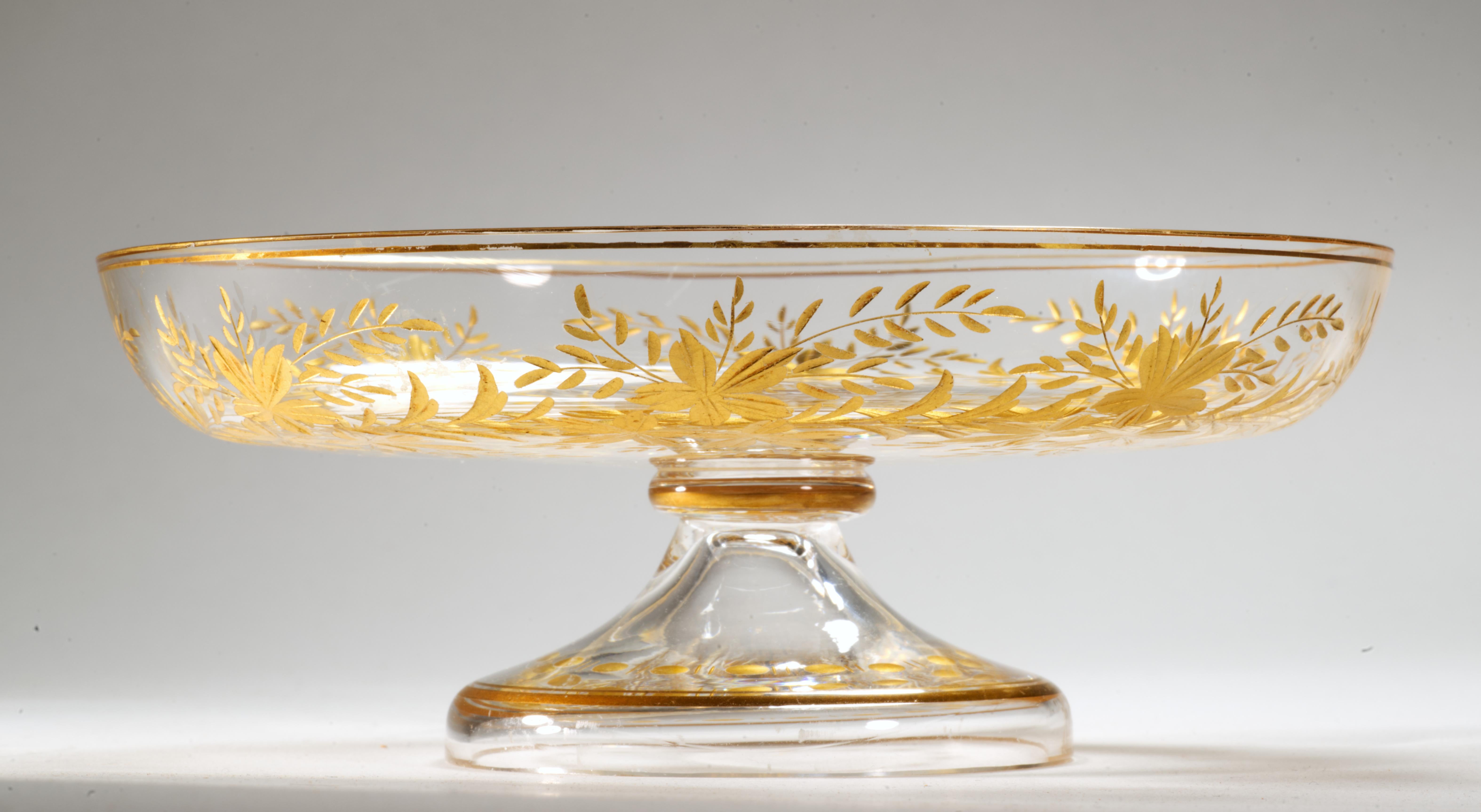 Antiguo Cuenco con Pie Tazza Tallado en Cristal Dorado, attrb a Josephinenhutte en Bueno estado para la venta en Clifton Springs, NY