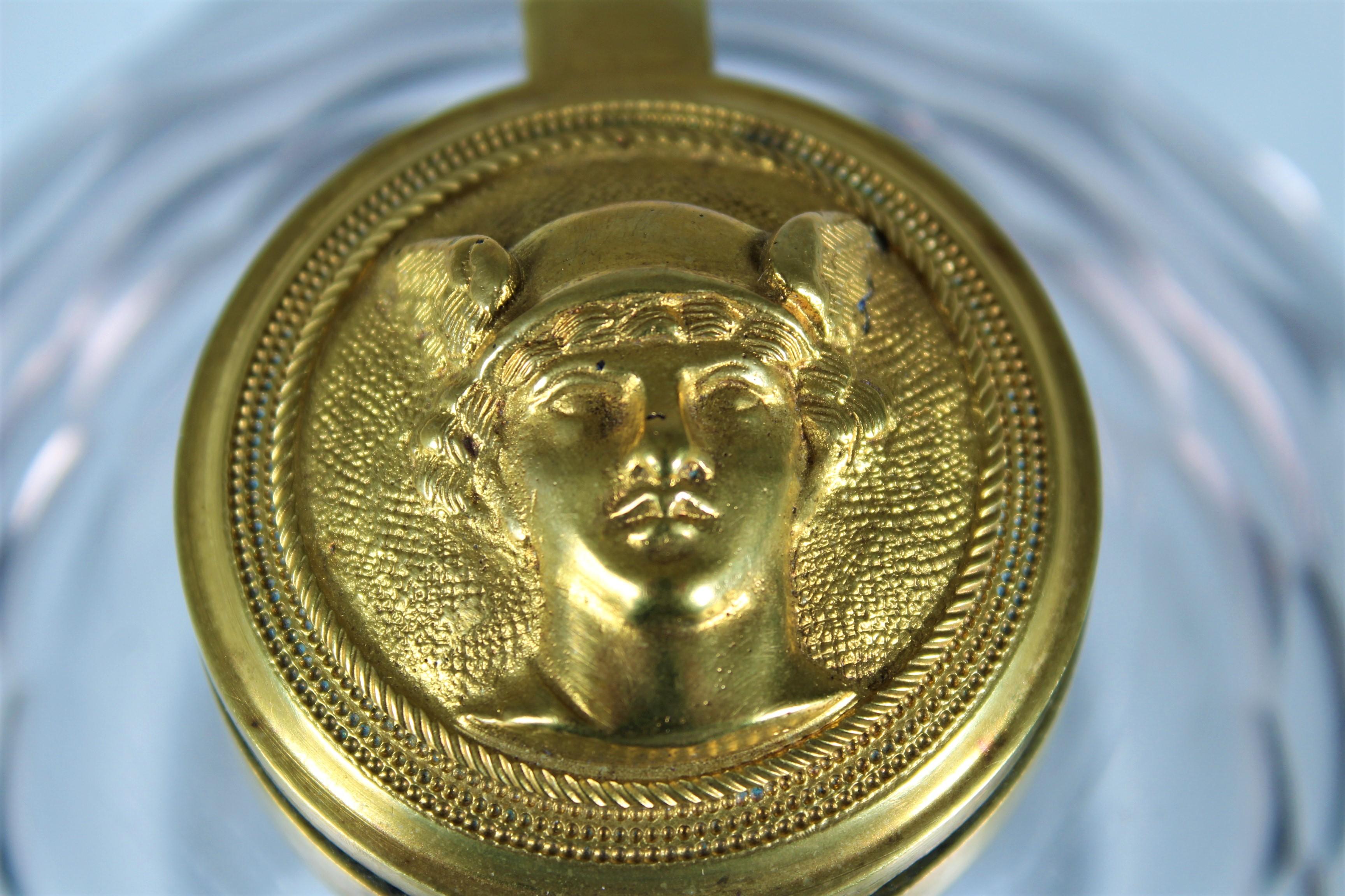 Beautiful inkwell made of heavy crystal glass, high-quality workmanship with a gold-plated lid.
The depiction of Hermes' head is finely crafted and in beautiful condition.







