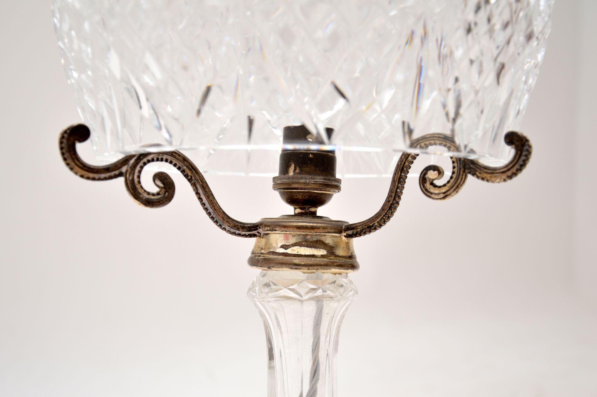 Tchèque Lampe de table ancienne en verre de cristal en vente