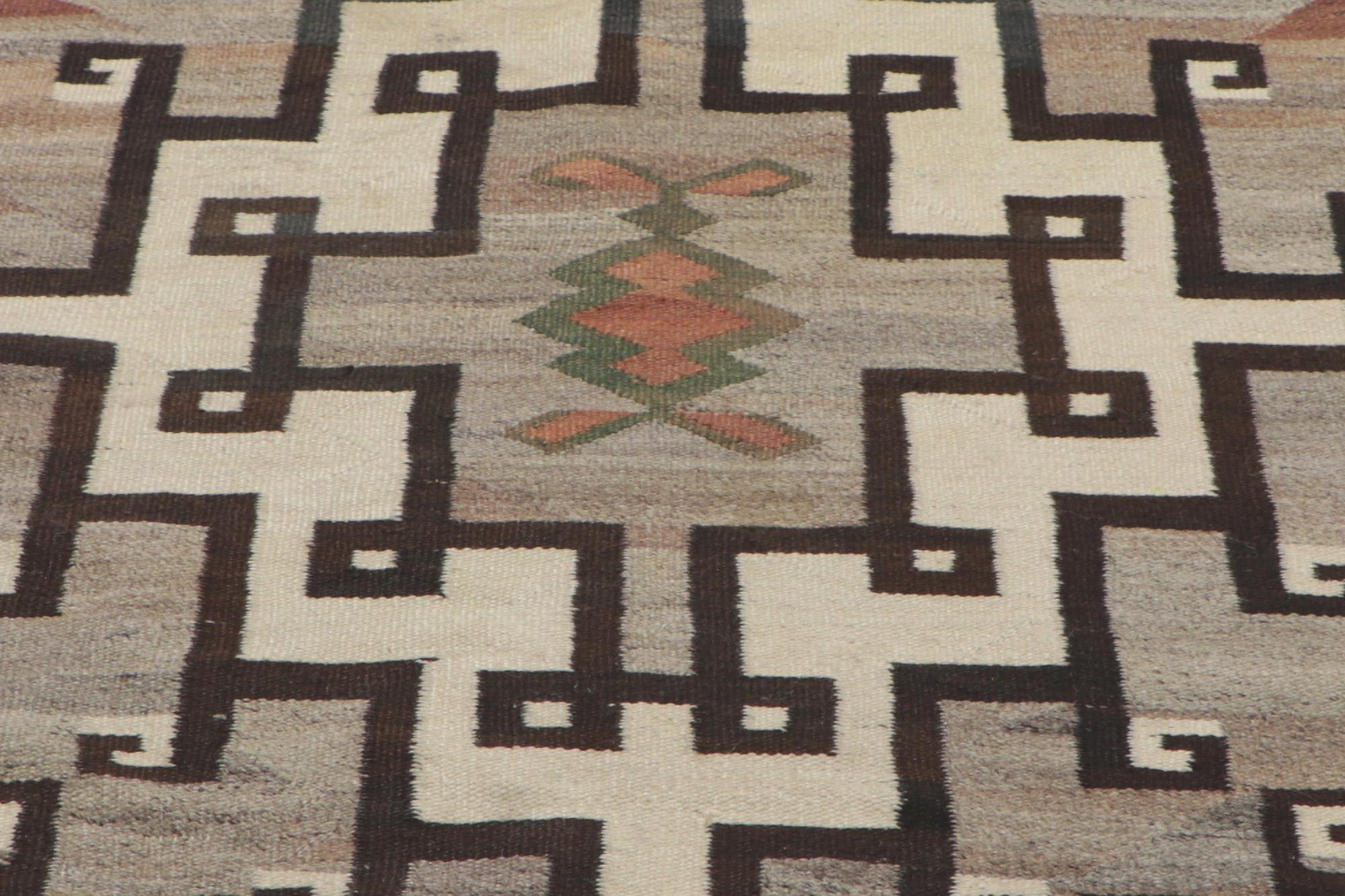 Antique Crystal Navajo-Style Rug with Native American Style, 04'07 x 07'00 In Distressed Condition In Dallas, TX