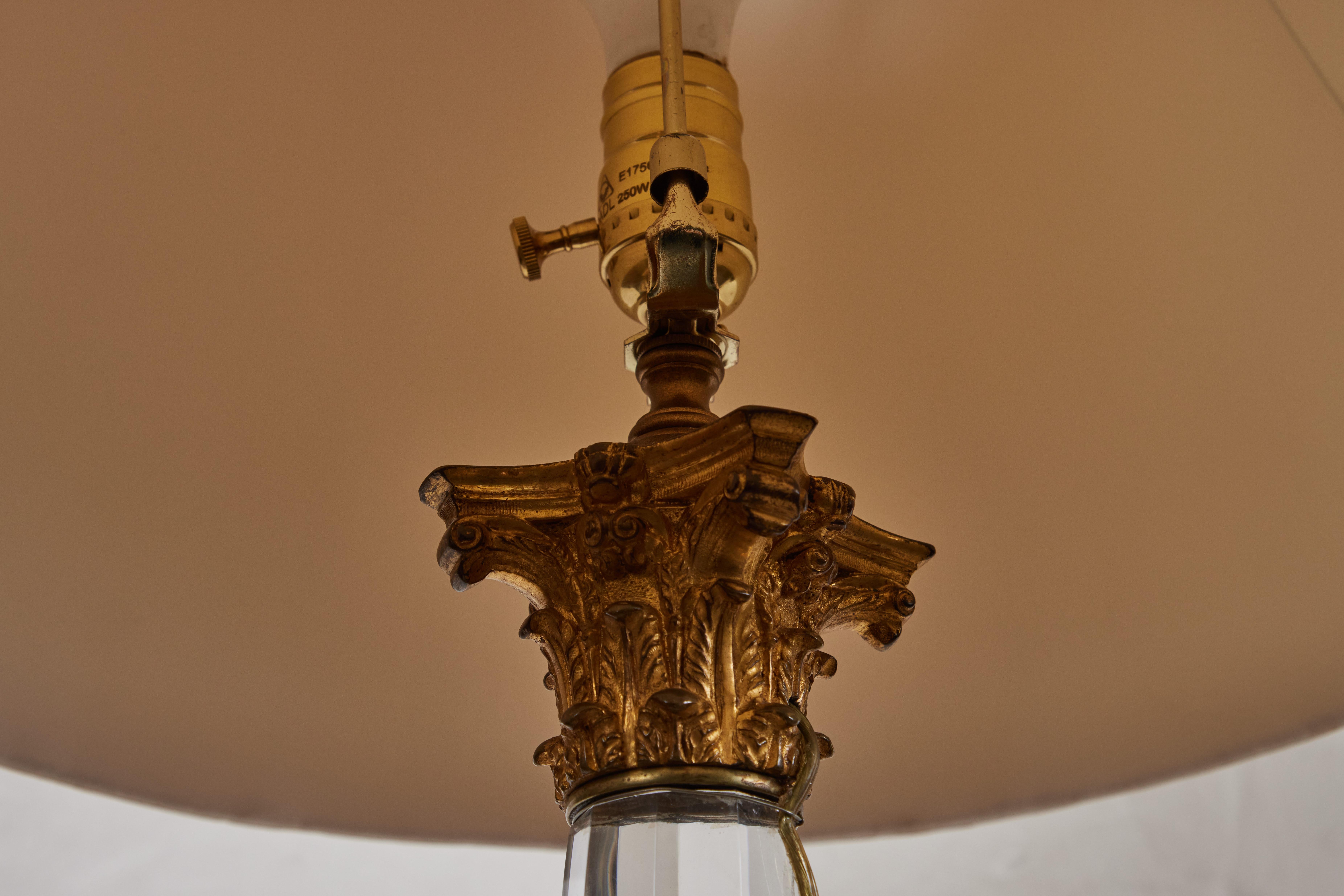 Français Lampe de bureau ancienne en cristal en vente