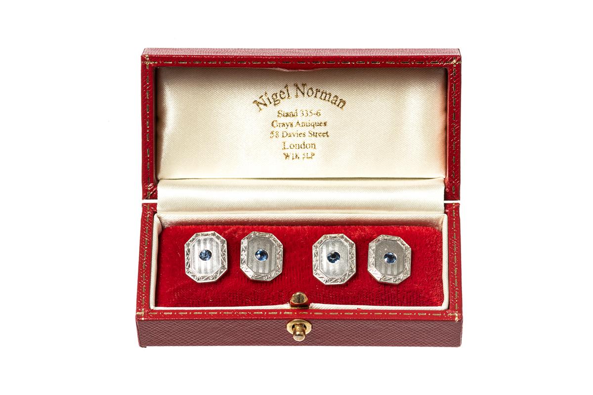 Antique Cufflinks in 14 Karat White Gold with Sapphire Centre, USA, circa 1920 In Excellent Condition For Sale In London, GB