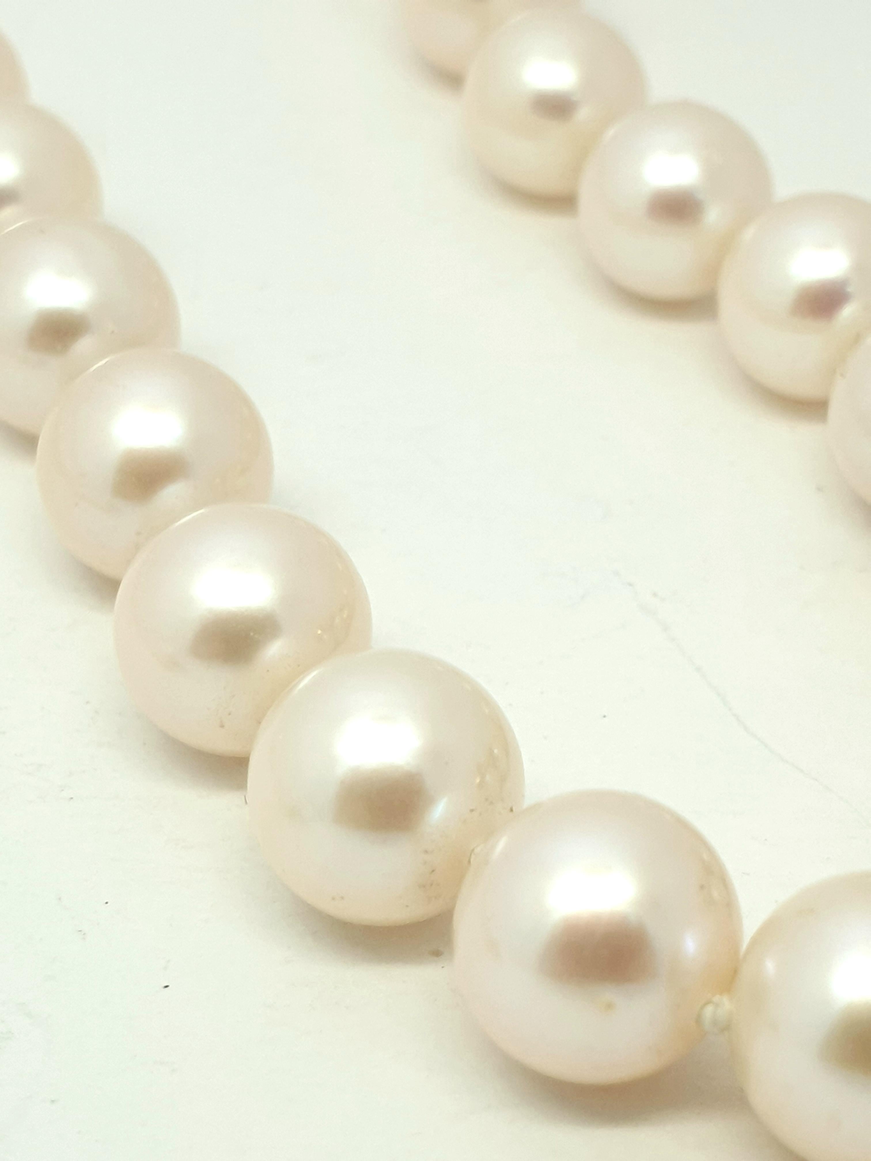 18 karat gold pearl necklace