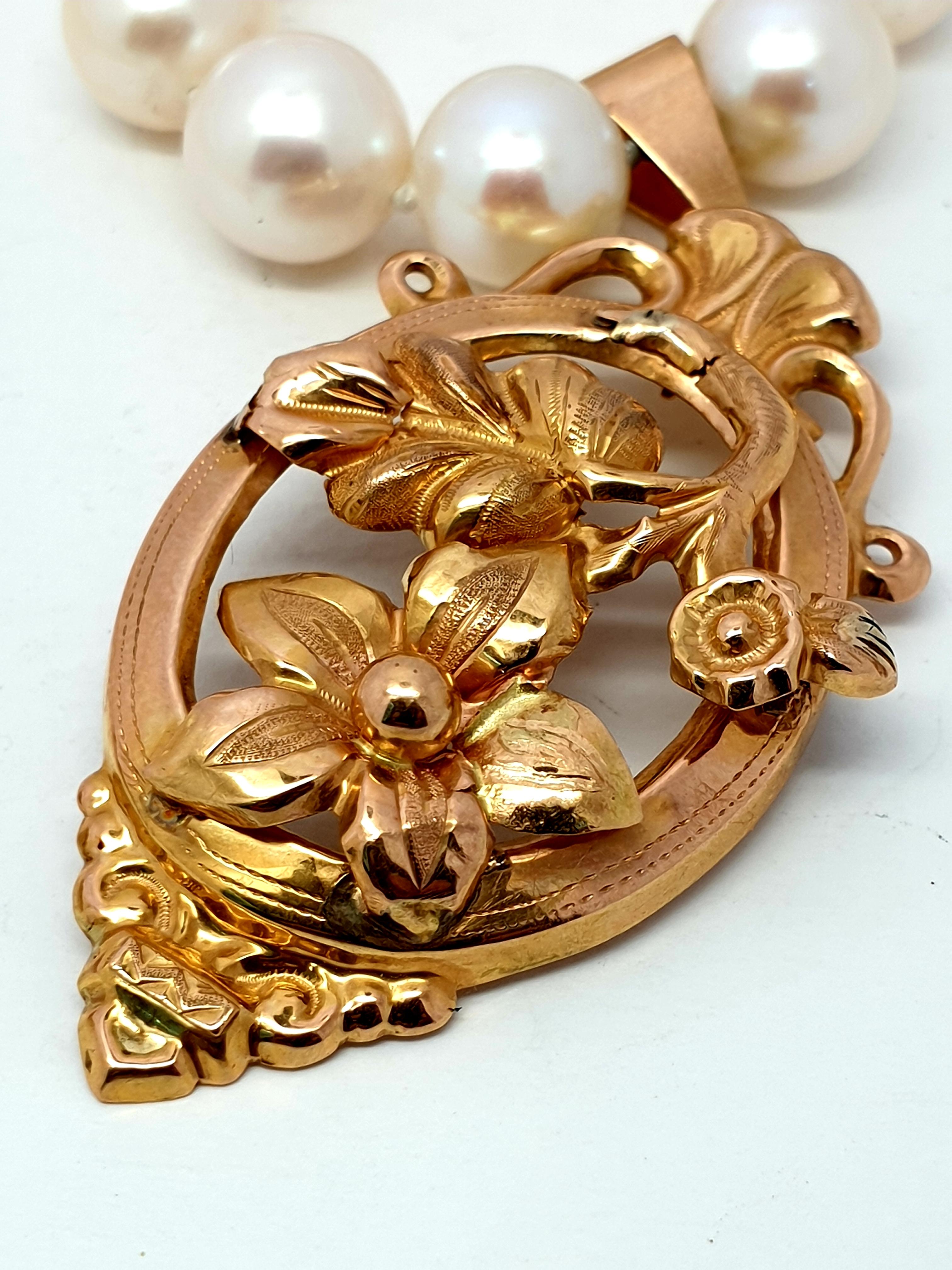 Women's Antique Cultured Pearl Necklace 18 Karat Gold Clasp For Sale