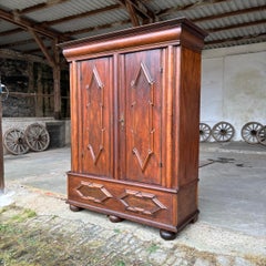 Antique cupboard  hall cupboard around 1700  Baroque  softwood & walnut