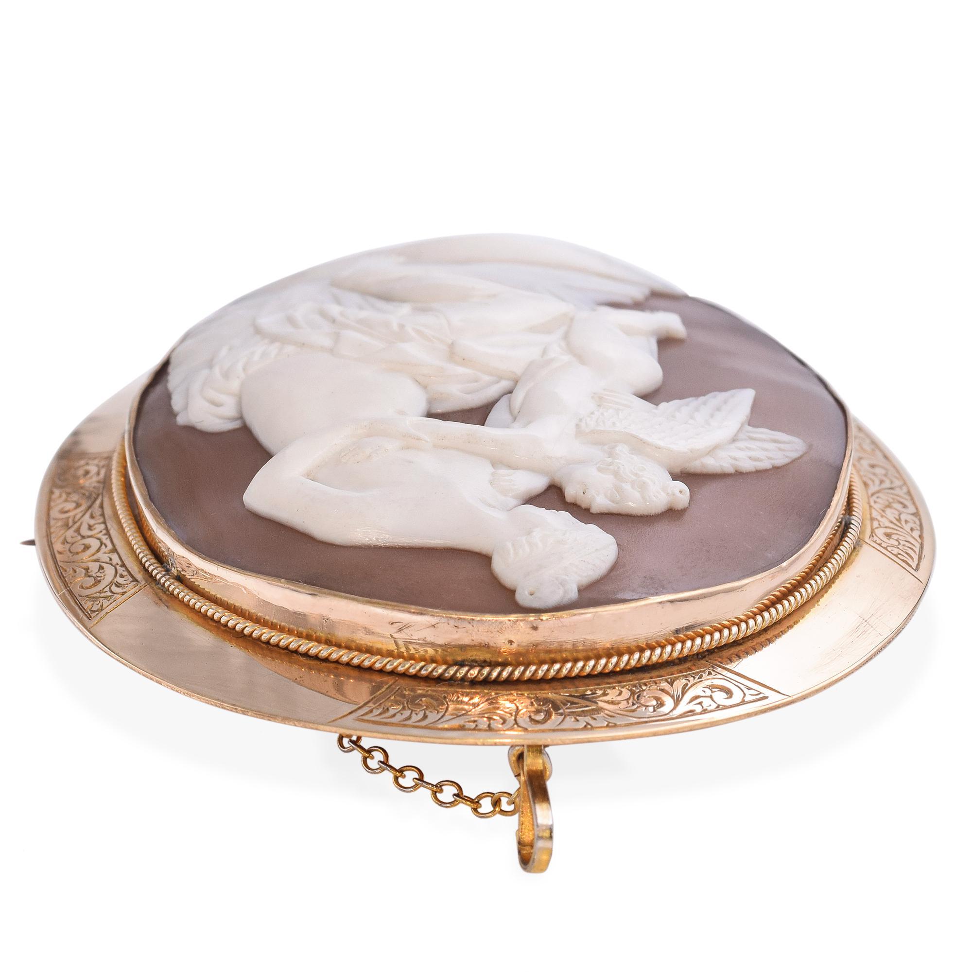 Antike „ Amor auf Venus's Lap“ Kamee-Brosche im Zustand „Gut“ im Angebot in New York, NY