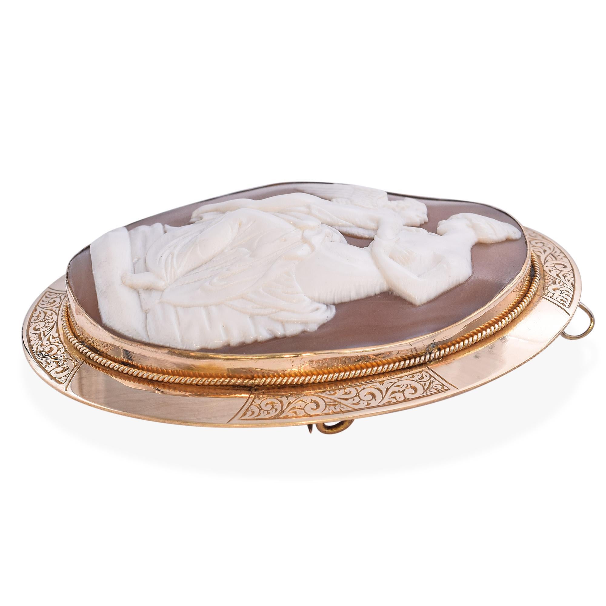 Antike „ Amor auf Venus's Lap“ Kamee-Brosche im Angebot 1