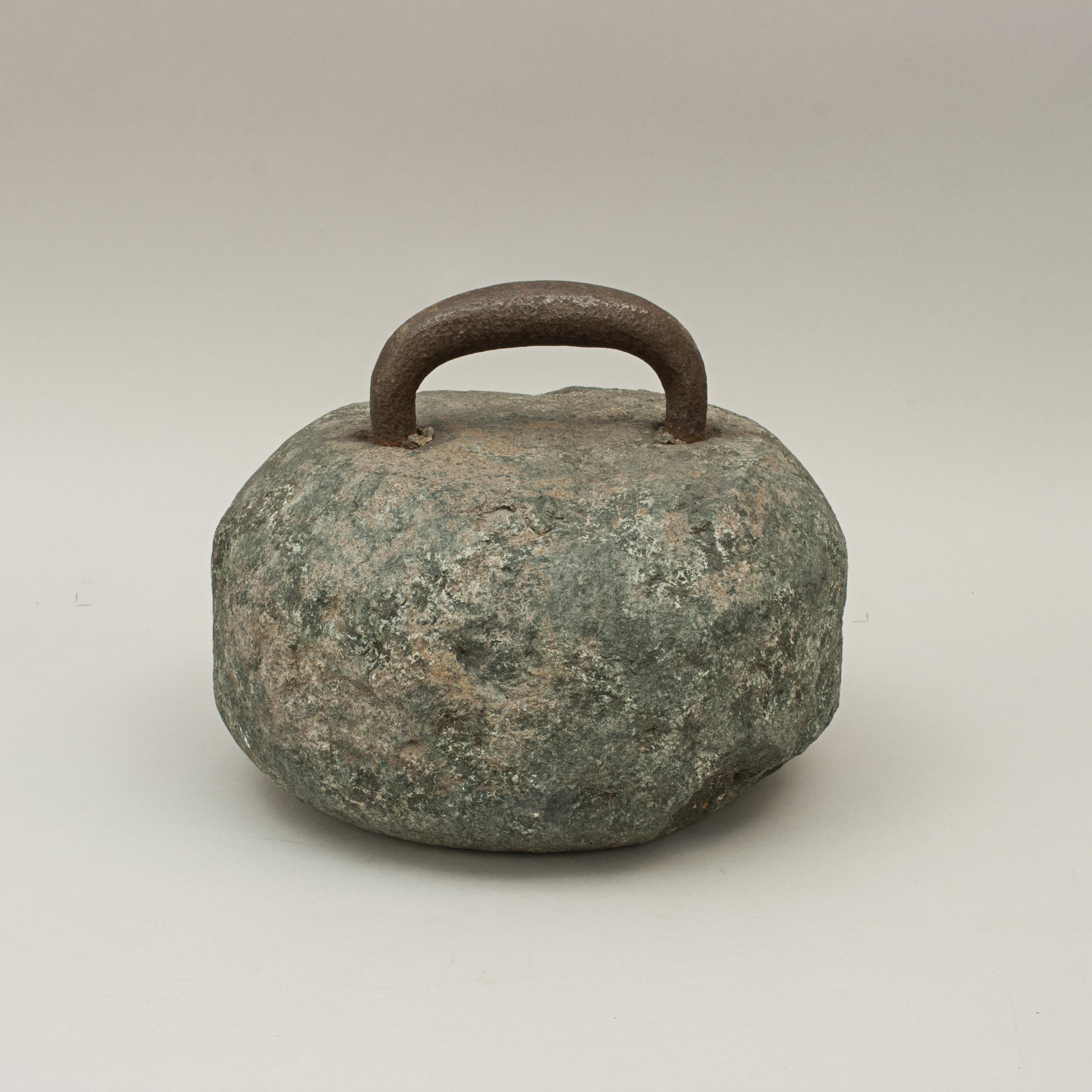 Antiker Curlingstein mit festem Stahlgriff (Schottisch)