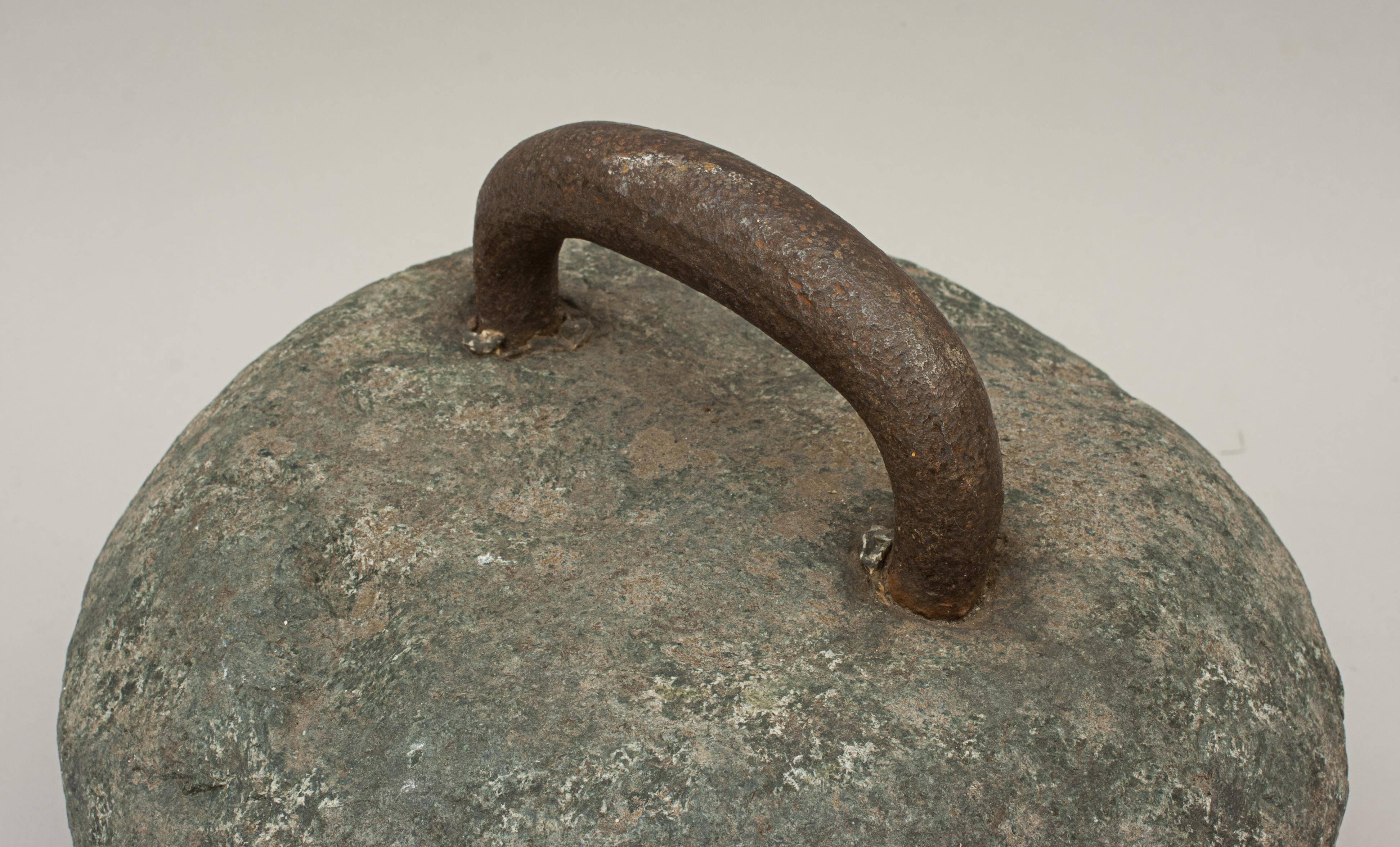 Antiker Curlingstein mit festem Stahlgriff (Granit)