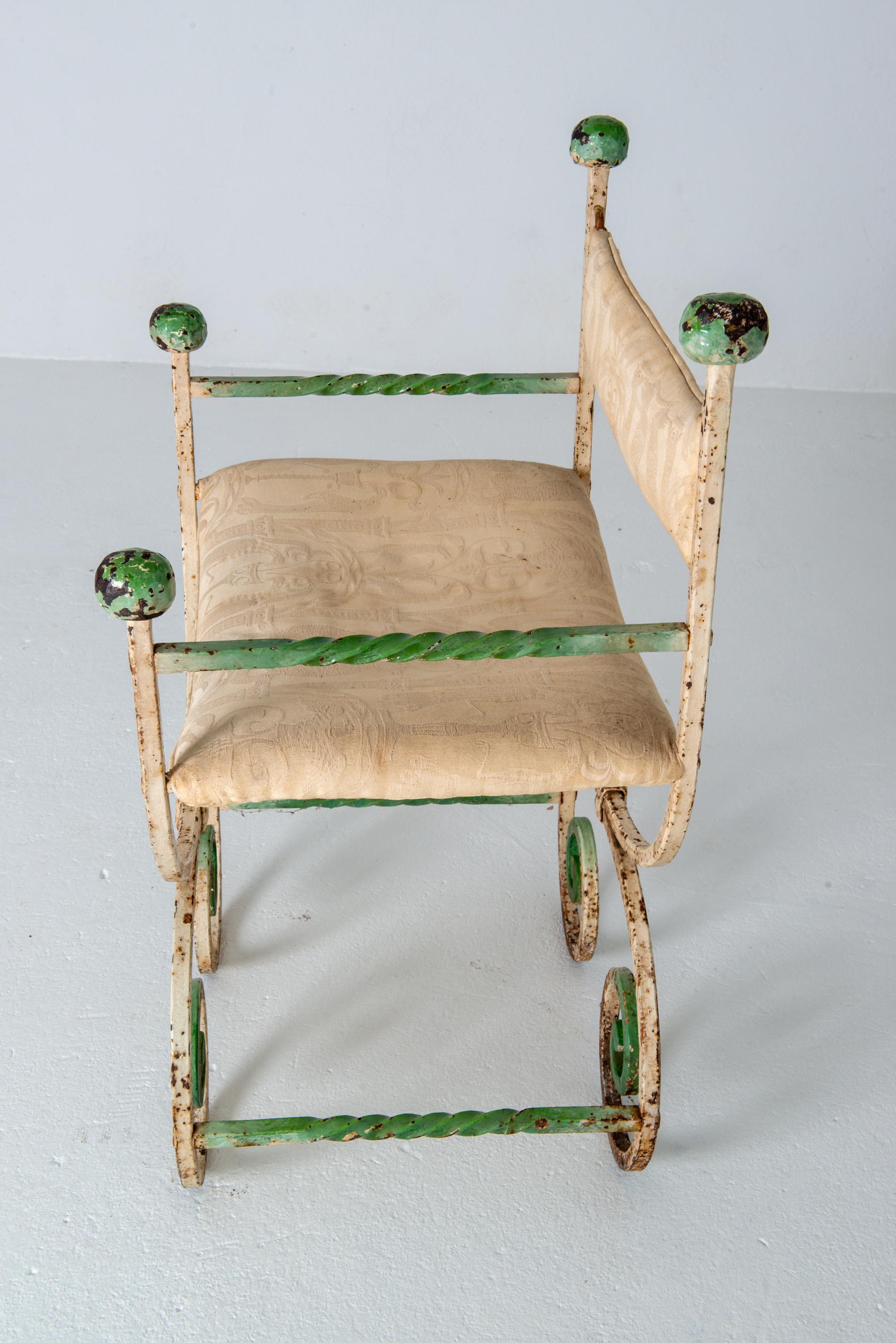 Fauteuil ancien en fer forgé de style Curule provenant d'une belle succession en vente 6