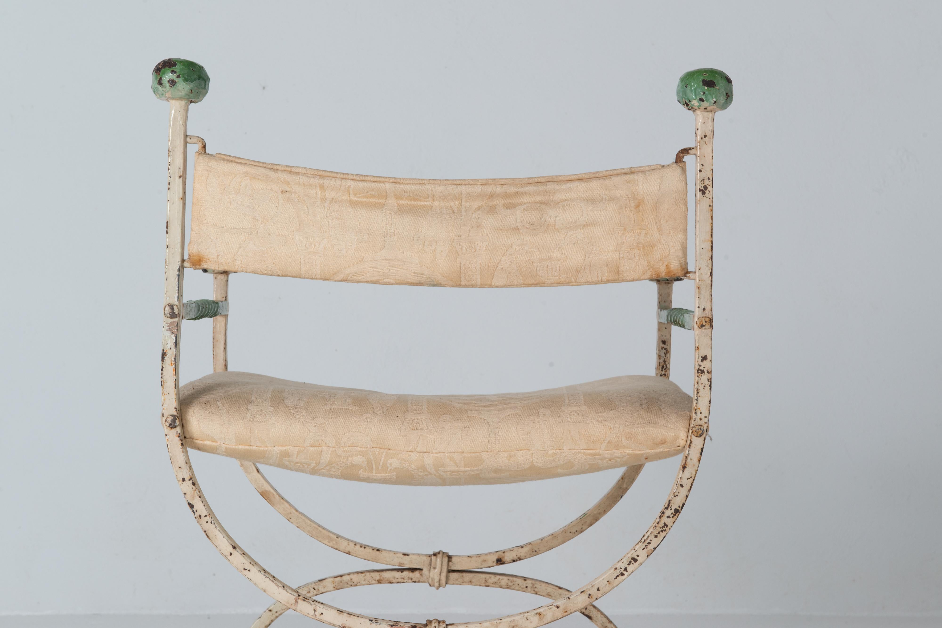 Fauteuil ancien en fer forgé de style Curule provenant d'une belle succession en vente 8