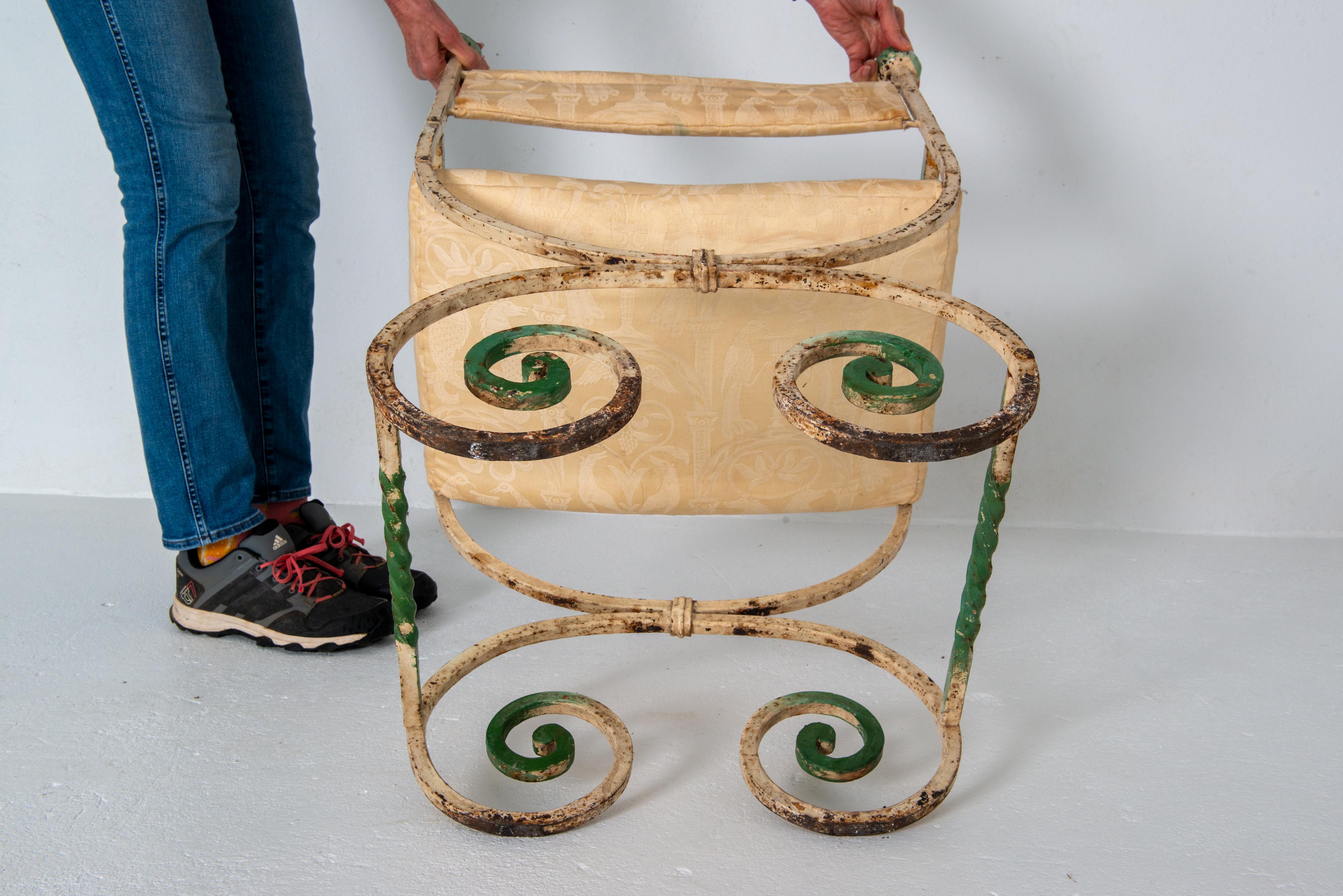 Fauteuil ancien en fer forgé de style Curule provenant d'une belle succession en vente 10