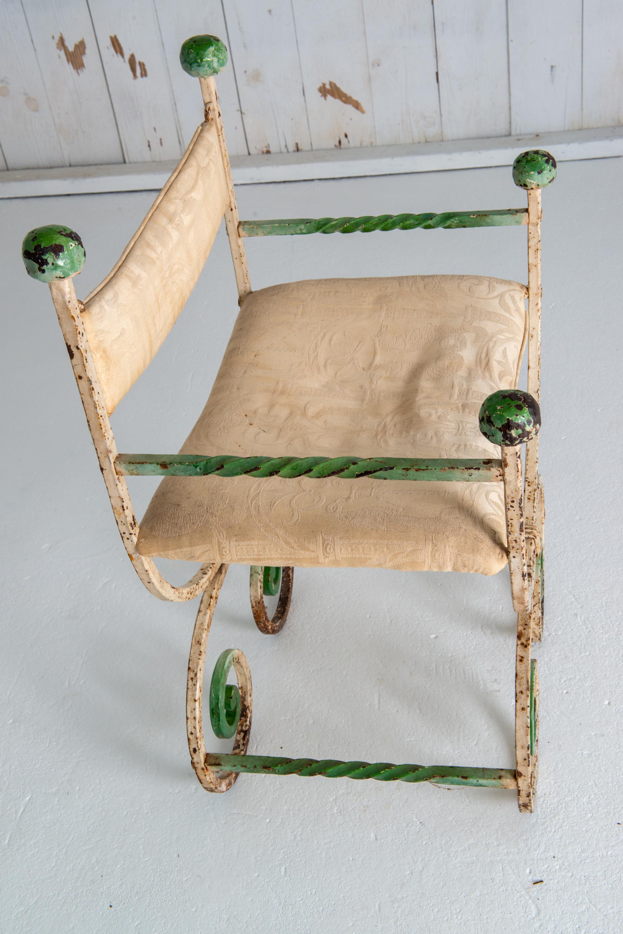 Fauteuil ancien en fer forgé de style Curule provenant d'une belle succession en vente 4