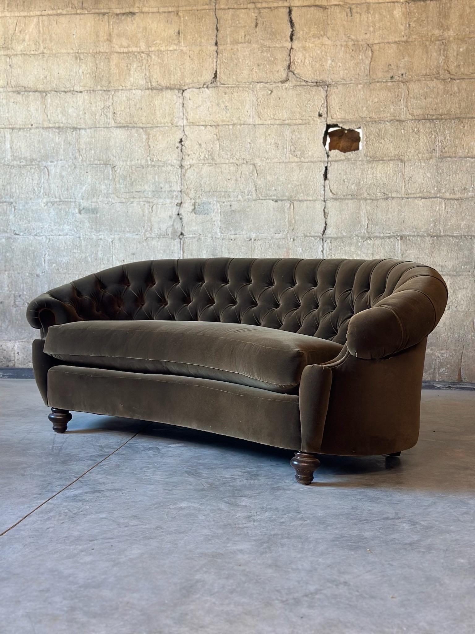 Antique Curved French Chesterfield in Velvet In Excellent Condition In Hudson, NY