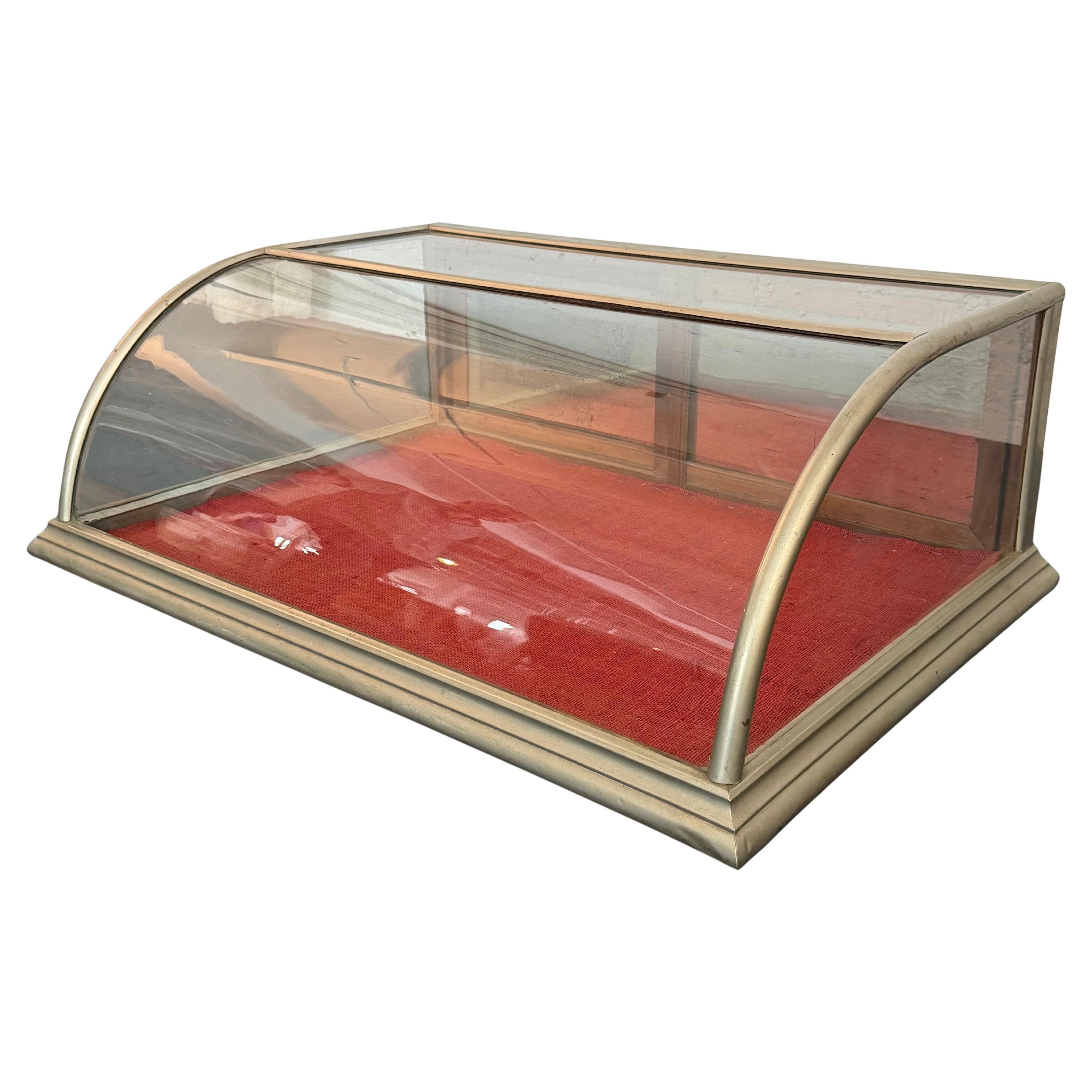 Antique Curved Glass Nickel Plated Countertop Display Case en vente