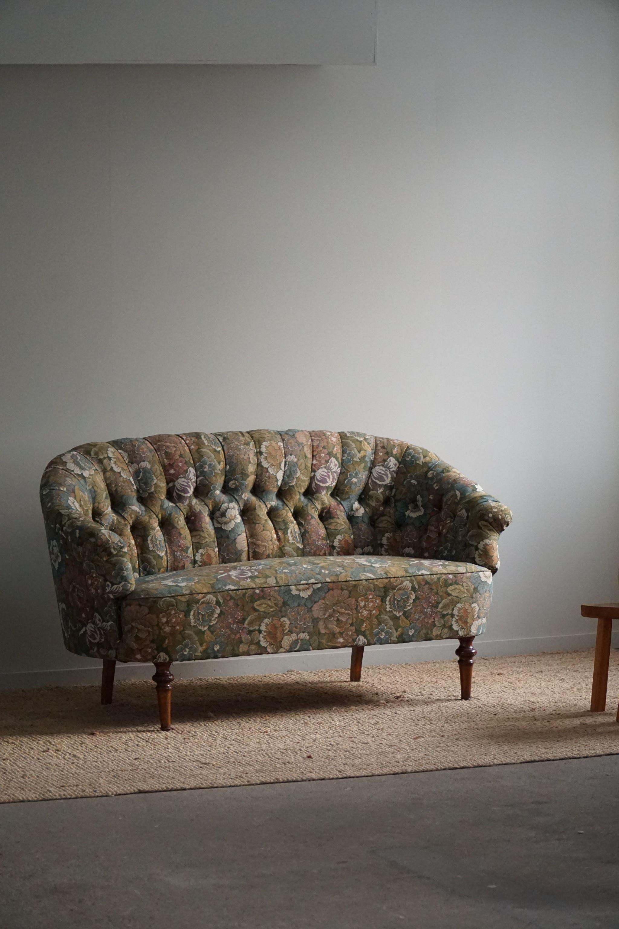 Antique Curved Sofa with Flora Fabric, By a Danish Cabinetmaker, Early 1900s 4