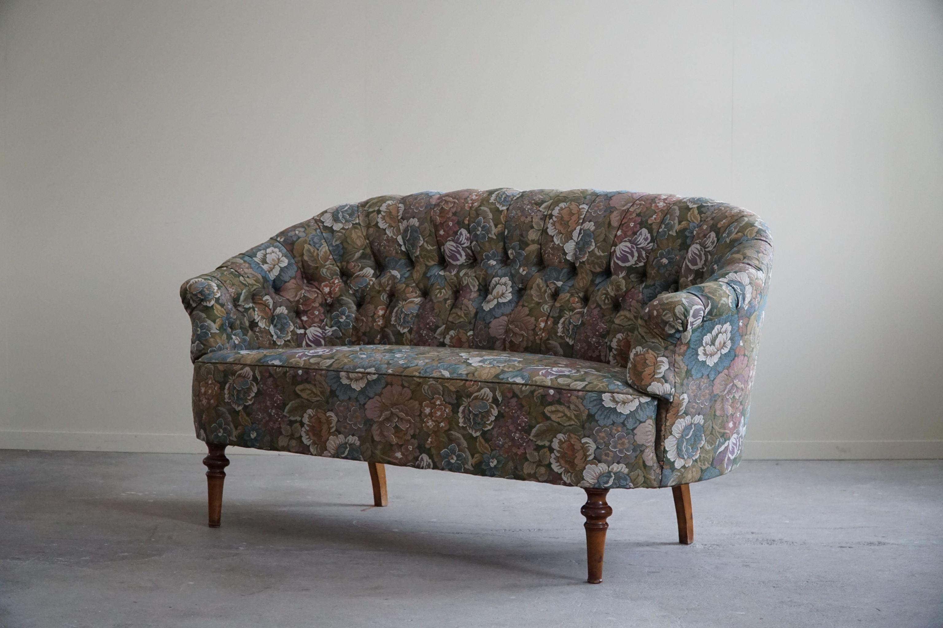 Antique Curved Sofa with Flora Fabric, By a Danish Cabinetmaker, Early 1900s 6