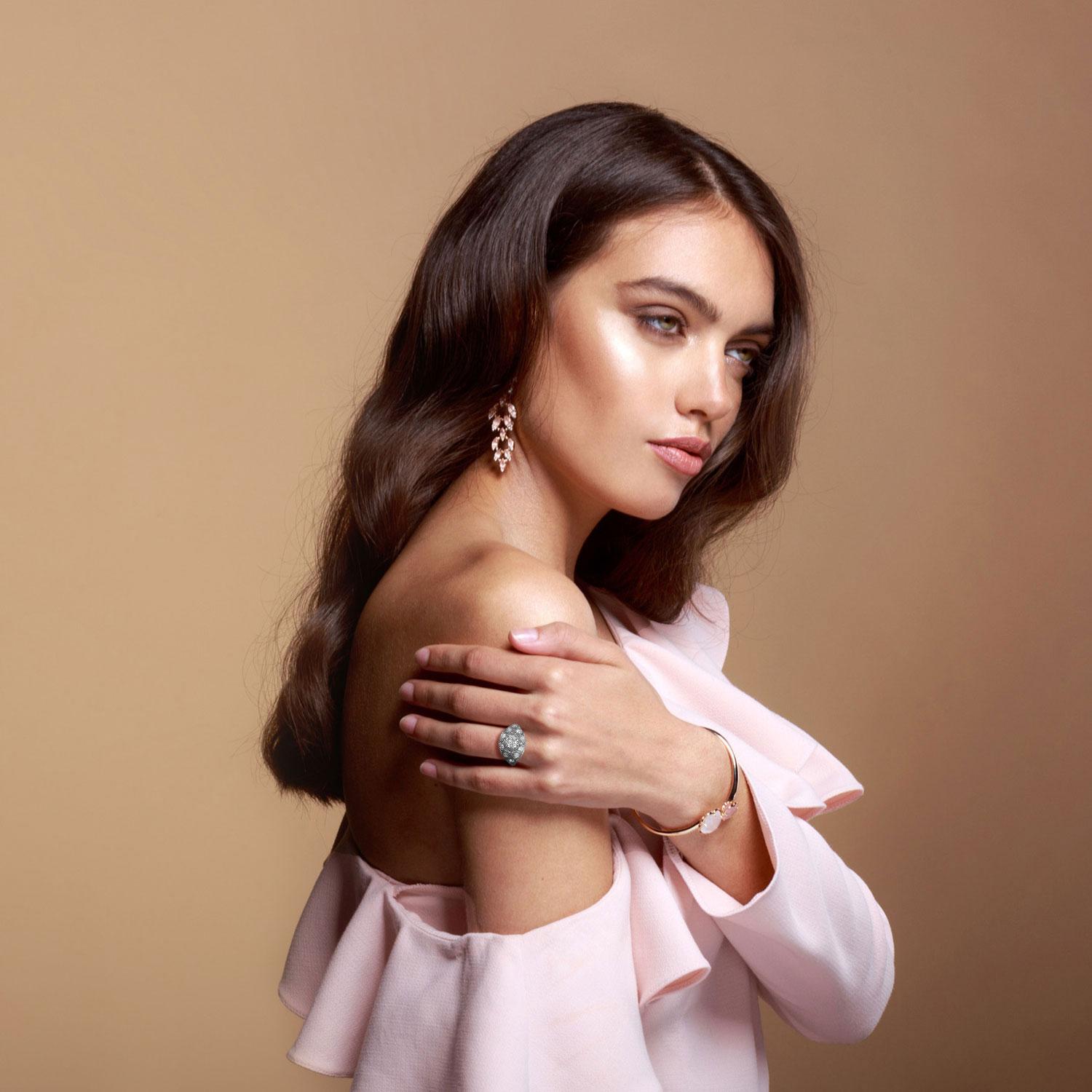 Taille émeraude Bague en platine avec kunzite taille émeraude (environ 9,00 carats) en vente