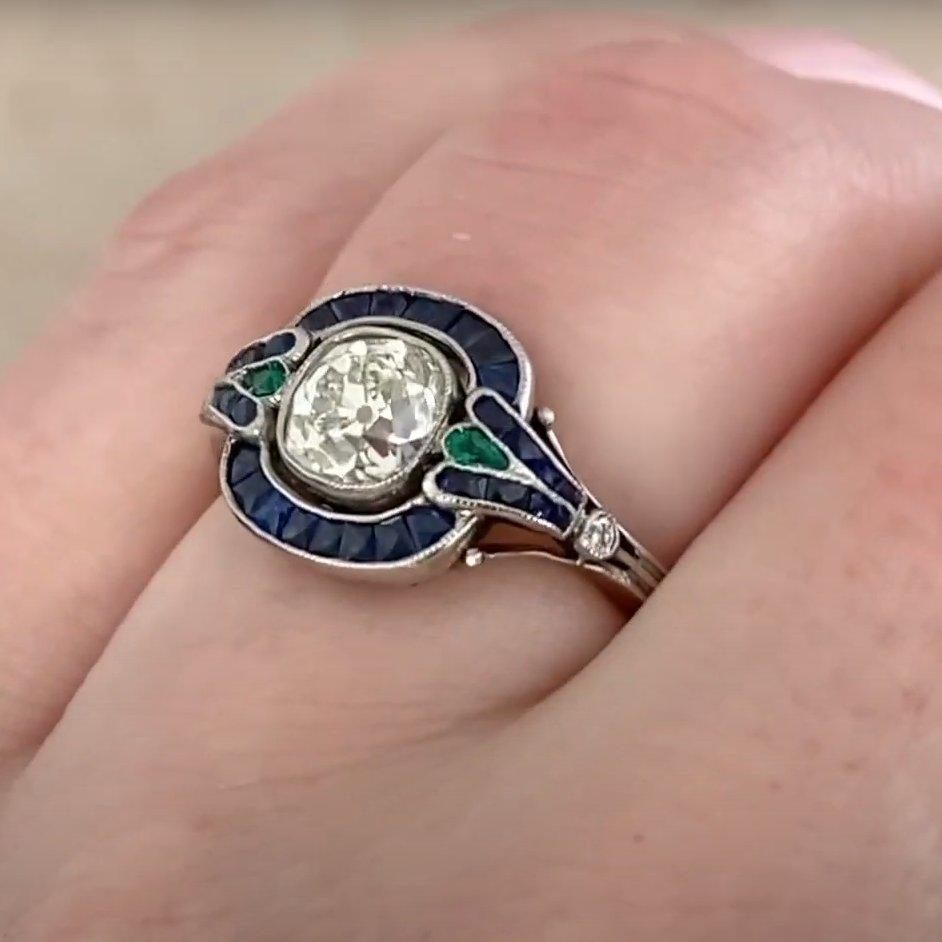 Bague ancienne taille coussin (environ 1,10 carat) avec grappe de saphirs Pour femmes en vente