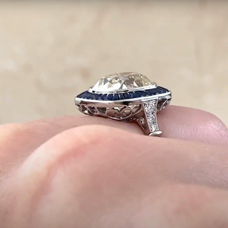 Bague de fiançailles ancienne, diamant taille coussin (environ 5,20 carats) et saphir en halo Excellent état - En vente à New York, NY