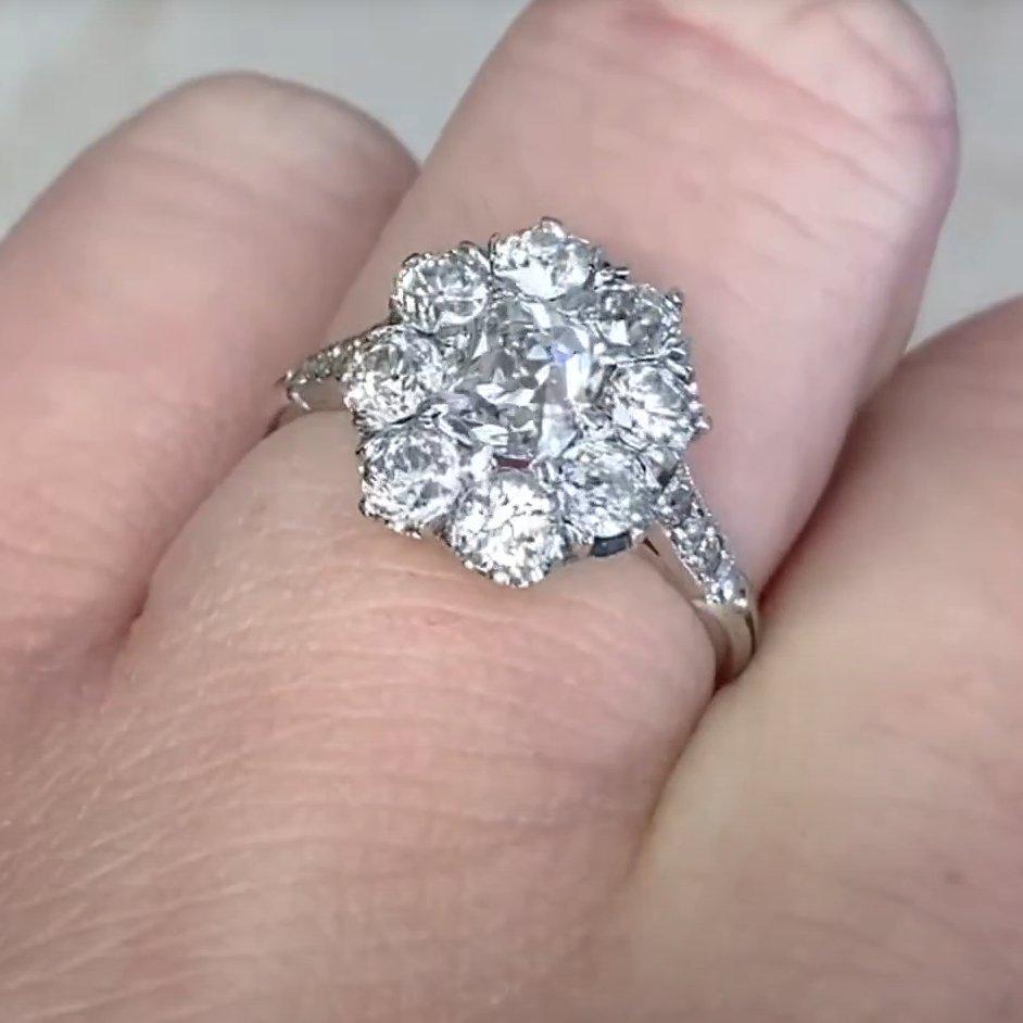Bague de fiançailles ancienne avec diamant taille coussin (environ 0,60 carat), platine Pour femmes en vente