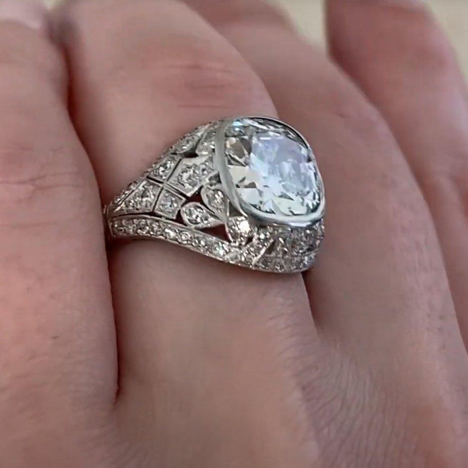 Verlobungsring mit antikem Diamanten im Kissenschliff ( ca. 3.00 Karat), Platin im Zustand „Hervorragend“ im Angebot in New York, NY
