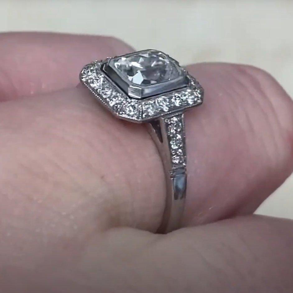 Anillo de compromiso de diamantes talla cojín antiguos (GIA aprox. 1.00 quilates), platino en Excelente estado para la venta en New York, NY