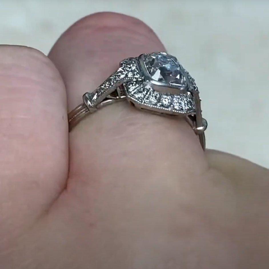 Anillo de compromiso de diamantes talla cojín antiguos (GIA aprox. 1.1 quilates), platino Corte cojín antiguo en venta