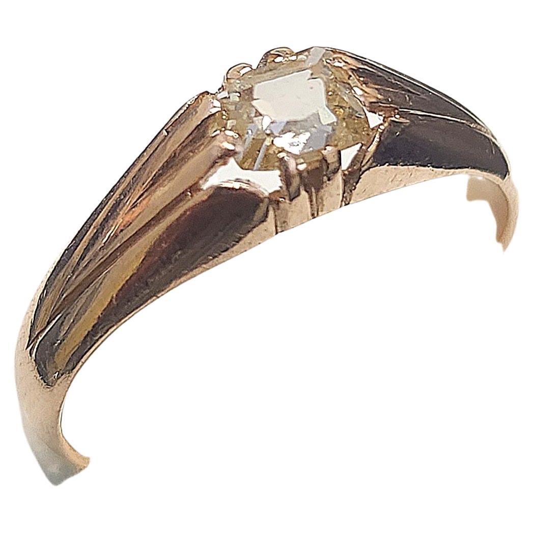 Antiker Diamant Gold Solitär Ring mit Kissenschliff im Angebot