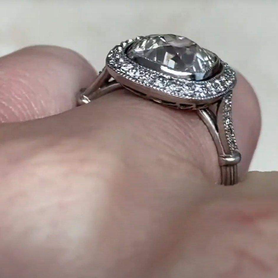 Donna Anello di fidanzamento aureolato con diamante taglio cuscino antico (circa 2,90 carati), platino in vendita