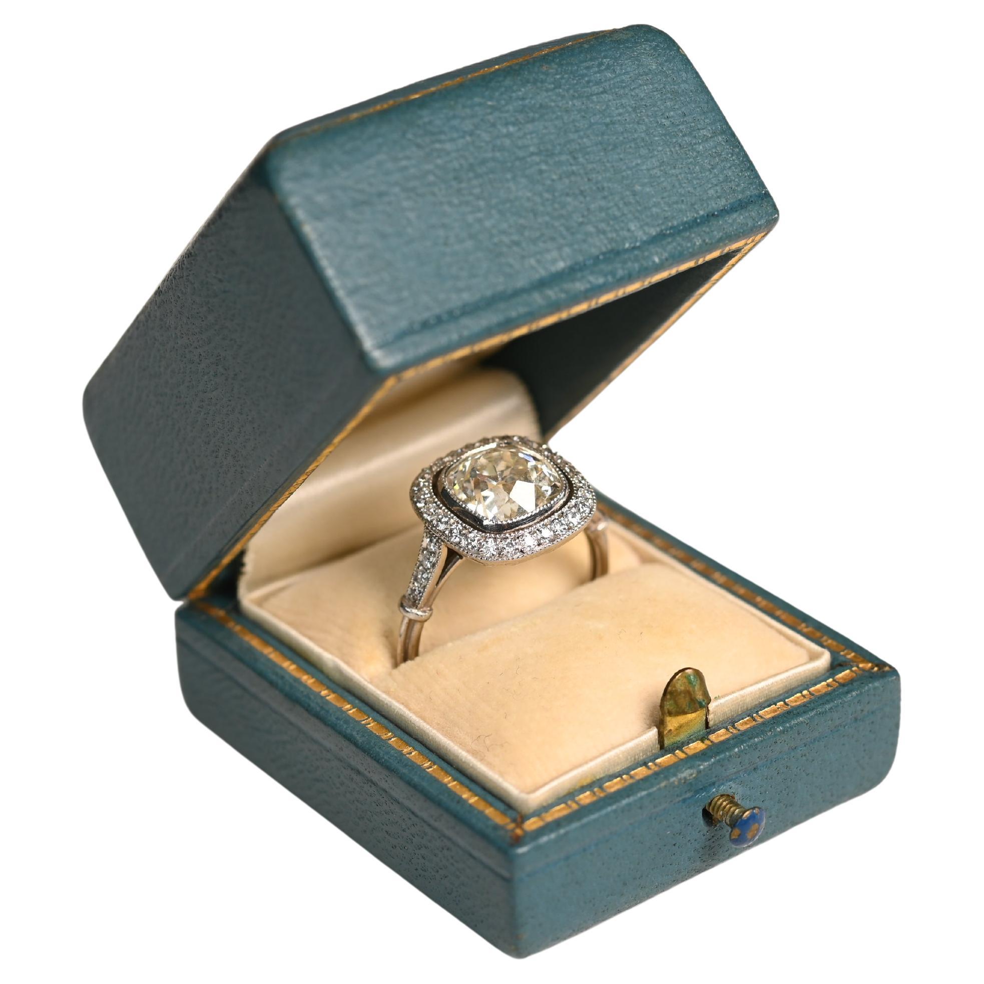 Verlobungsring mit antikem Diamant-Halo im Kissenschliff ( ca. 2,90 Karat), Platin