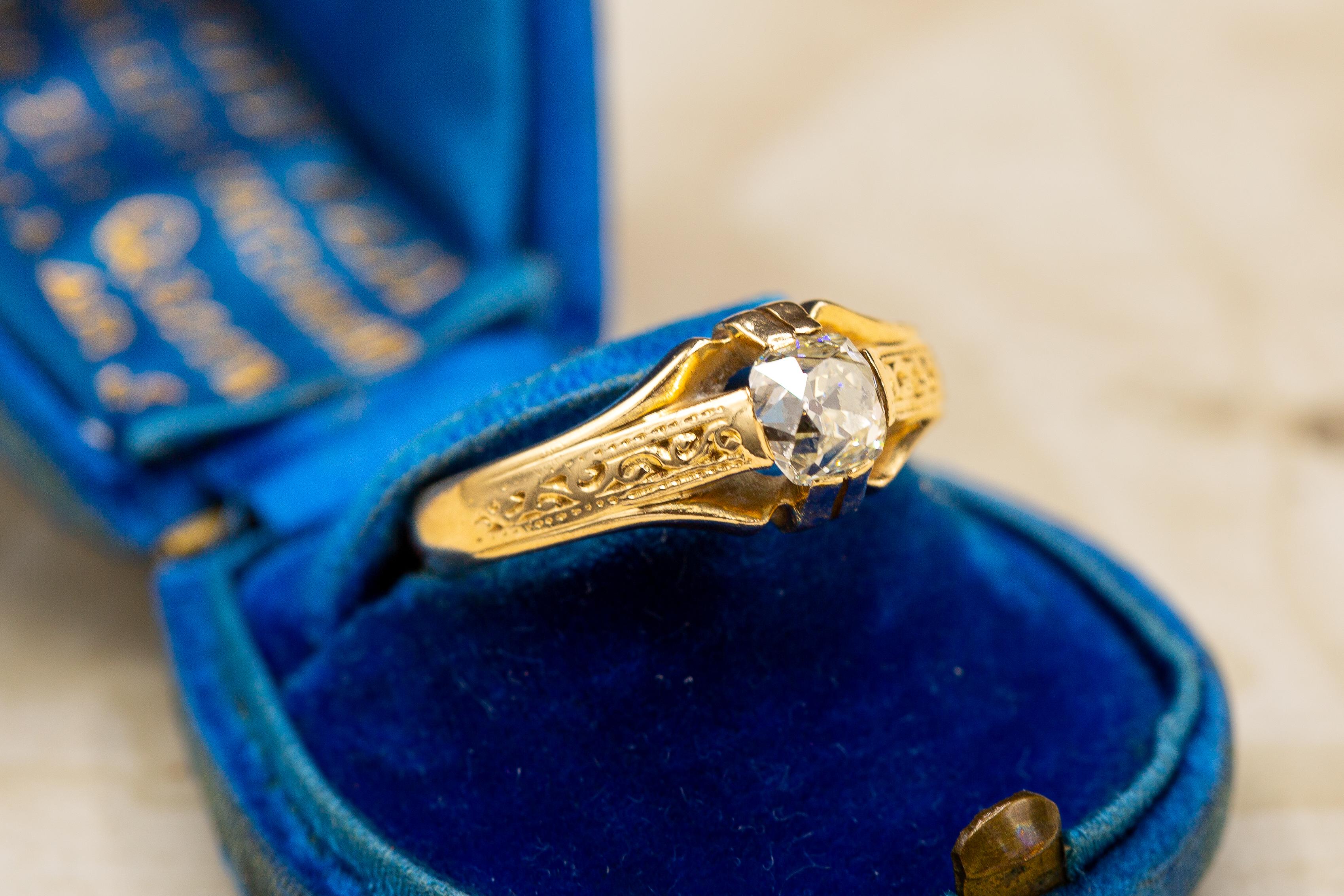 Anillo de oro de 14 quilates con solitario de diamante talla cojín antiguo Anillo de sello en venta 6