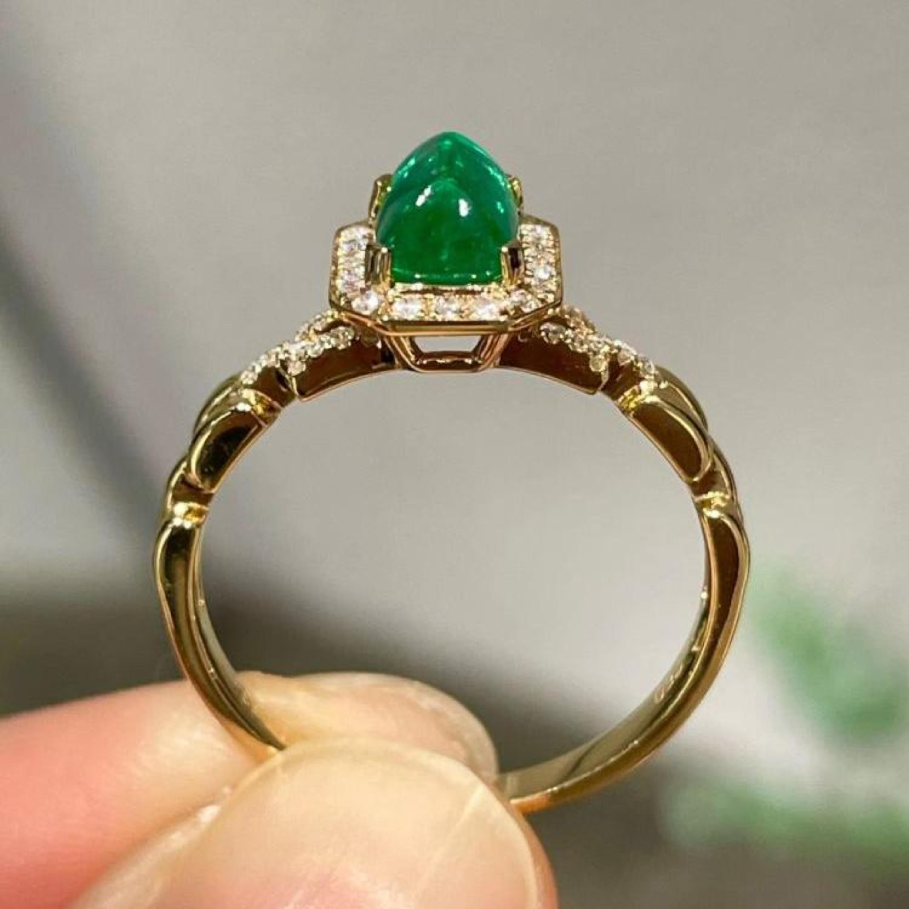 Sugarloaf Cabochon 18K Gold 1 CT Natural Emerald and Diamond Antique Art Deco Style Engagement Ring For Sale