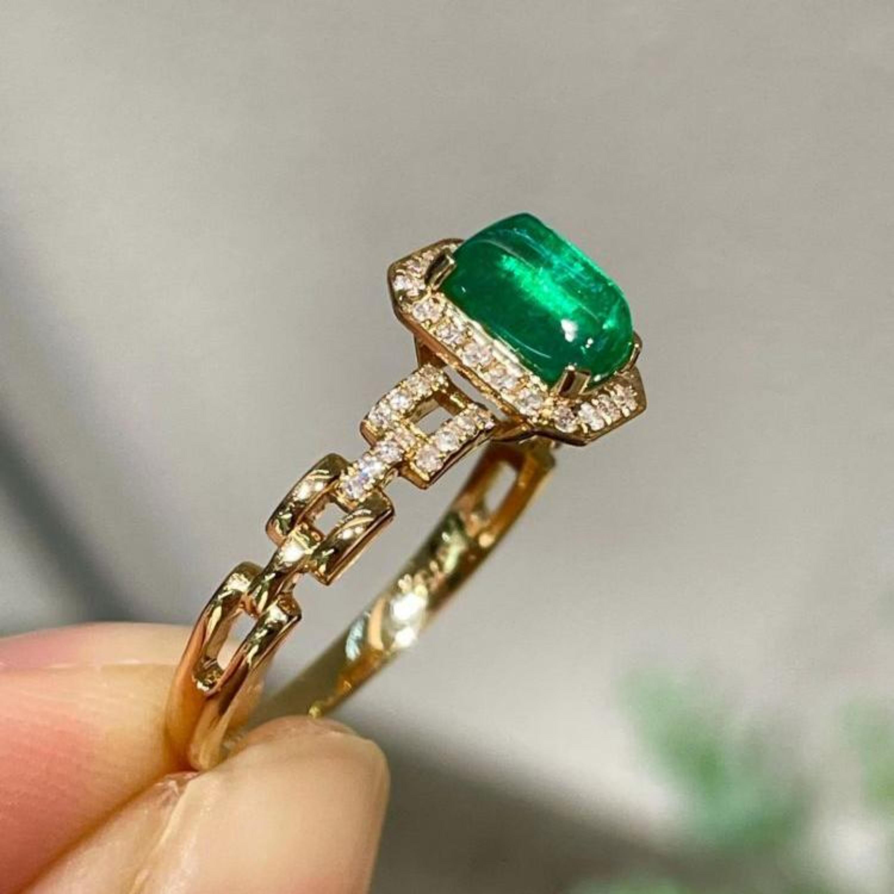 18K Gold 1 CT Natural Emerald and Diamond Antique Art Deco Style Engagement Ring In New Condition For Sale In Orlando, Florida