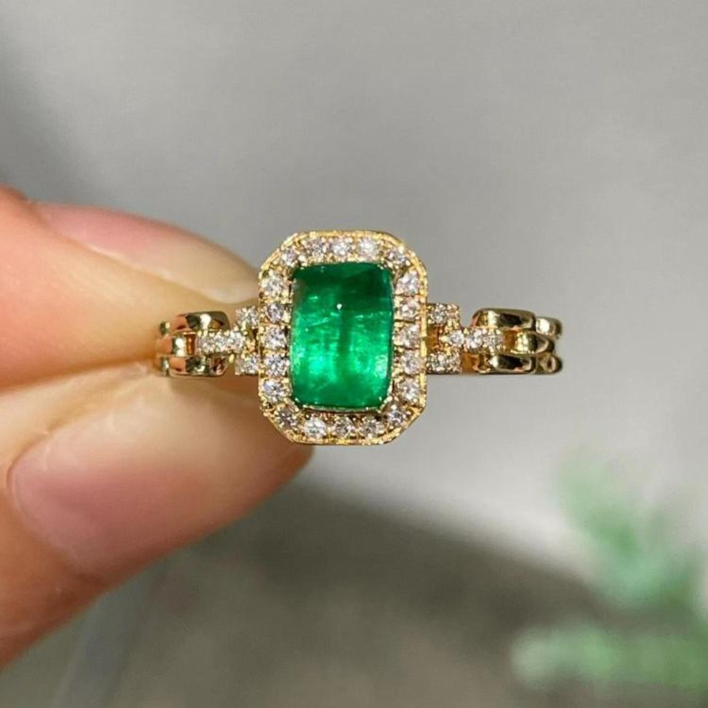 Women's 18K Gold 1 CT Natural Emerald and Diamond Antique Art Deco Style Engagement Ring For Sale