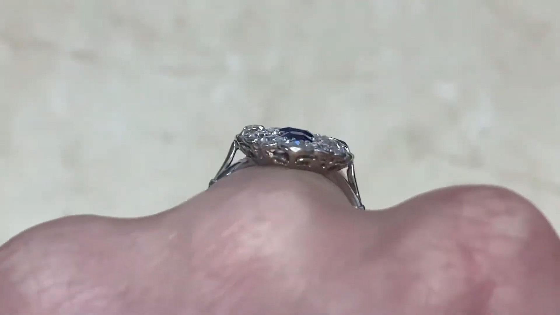 Antique Cushion Cut Sapphire (Approx 1-Carat) Ring, Platinum, circa 1910 In Excellent Condition For Sale In New York, NY