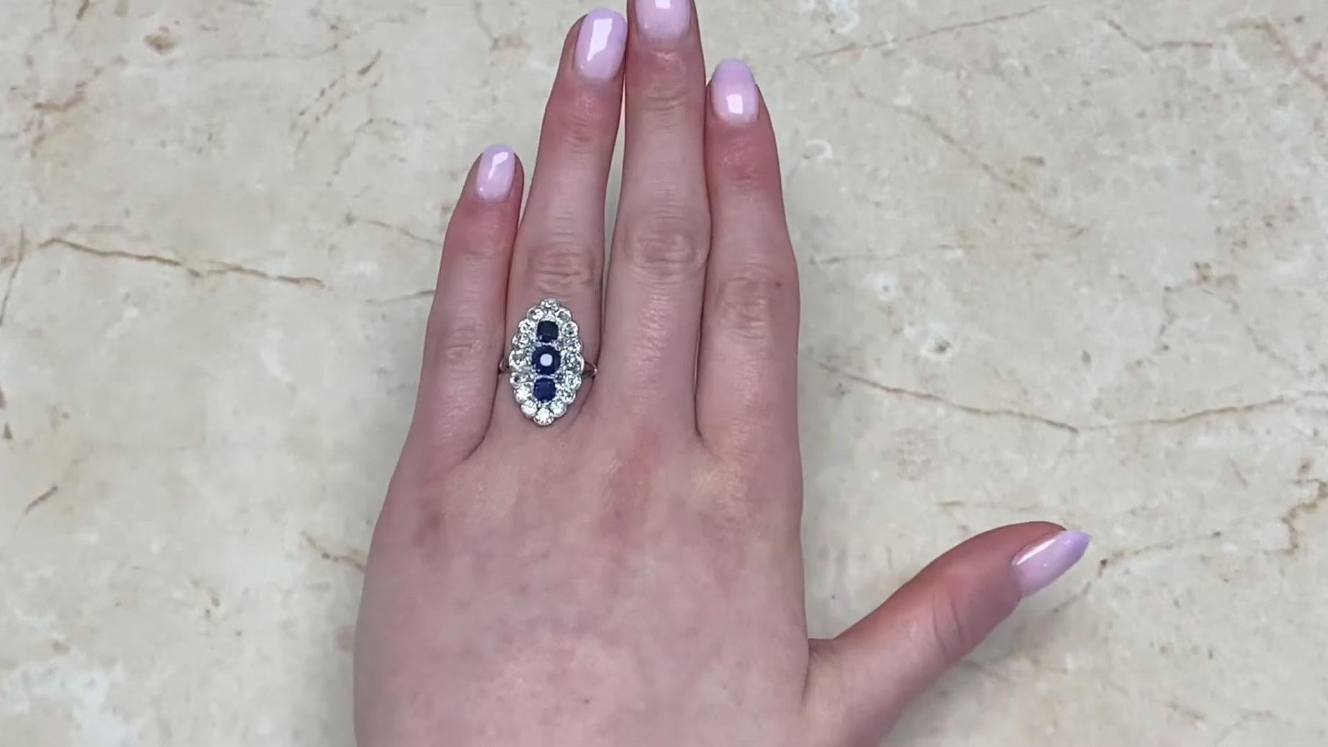 Antique Cushion Cut Sapphire (Approx 1-Carat) Ring, Platinum, circa 1910 For Sale 2