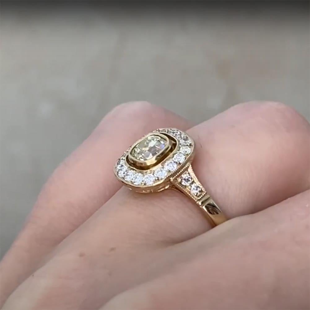 Anillo con halo y bisel de diamantes en cojín antiguos (aprox. 0,50), oro amarillo de 18k Corte cojín en venta