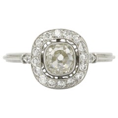 Anello di fidanzamento antico con diamante a cuscino, taglio old mine, stile edoardiano con aureola