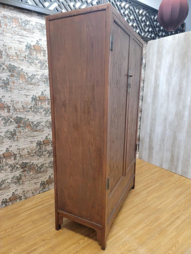 Antiker maßgefertigter Shanxi Province Ulmenholzschrank - 2er-Set (Chinesisch) im Angebot