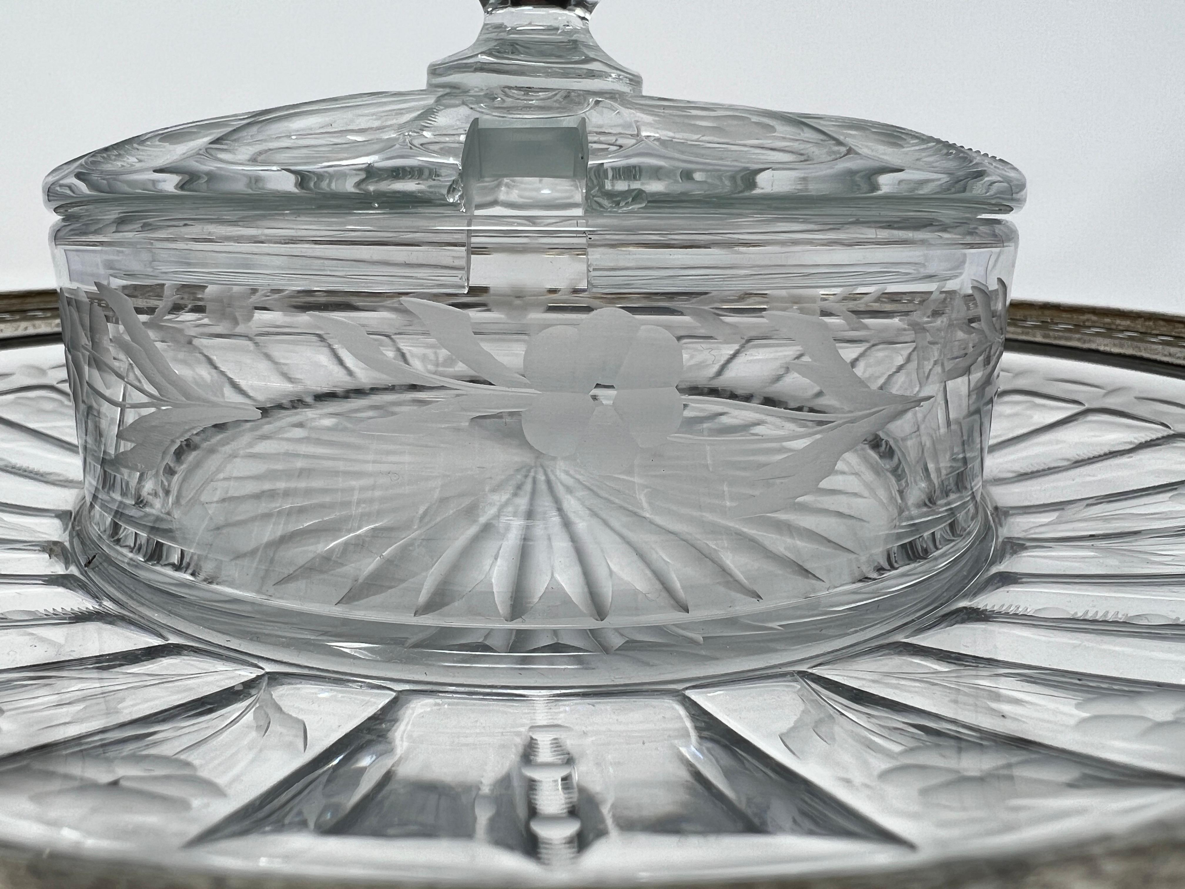 Antike Kaviarschale aus geschliffenem Kristall und Silberrand mit Deckel, CIRCA 1910-1920. im Zustand „Gut“ im Angebot in New Orleans, LA