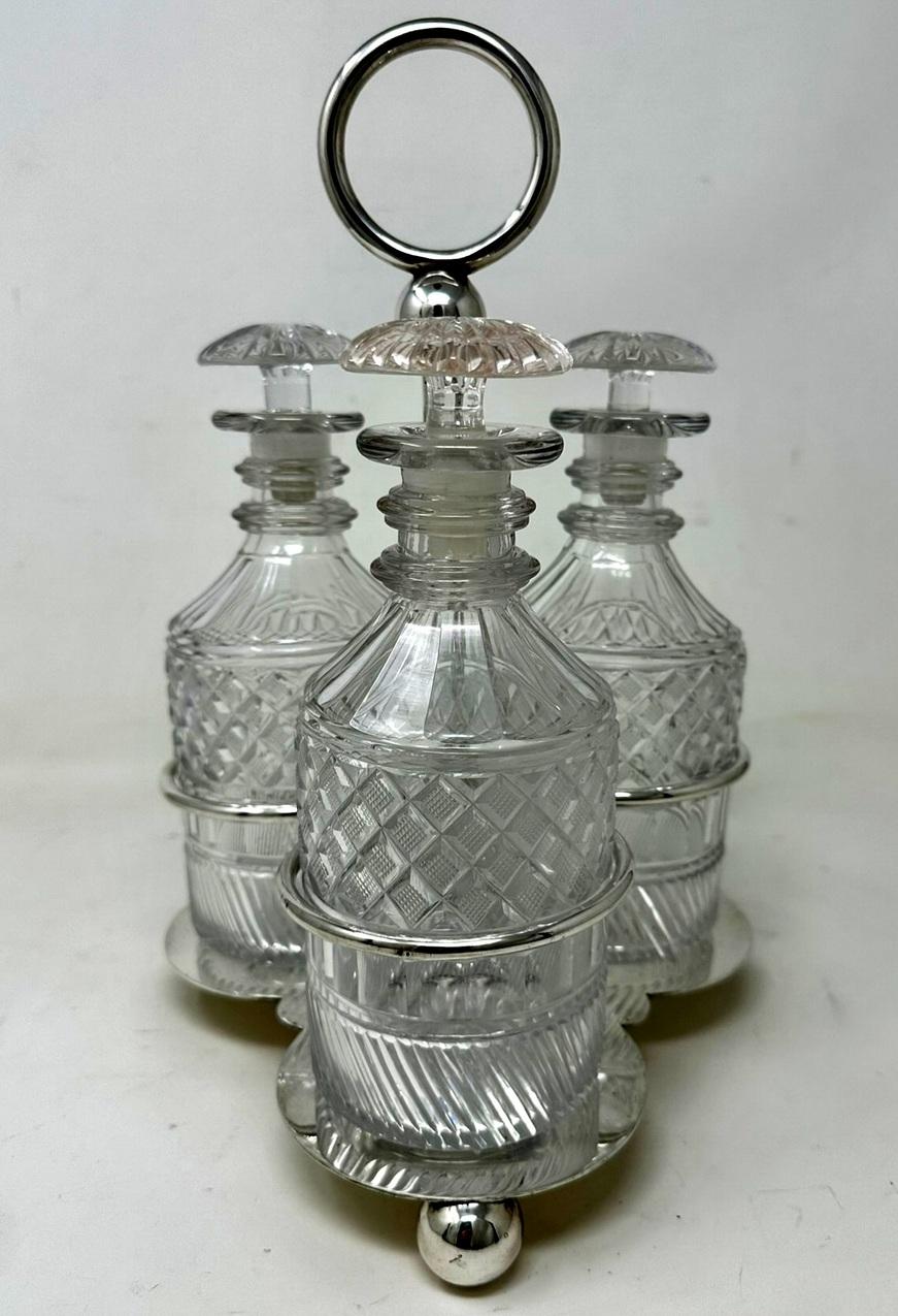 Antique Cut Crystal English Decanter Tantalus Silver Plated John Round Sheffield In Good Condition For Sale In Dublin, Ireland